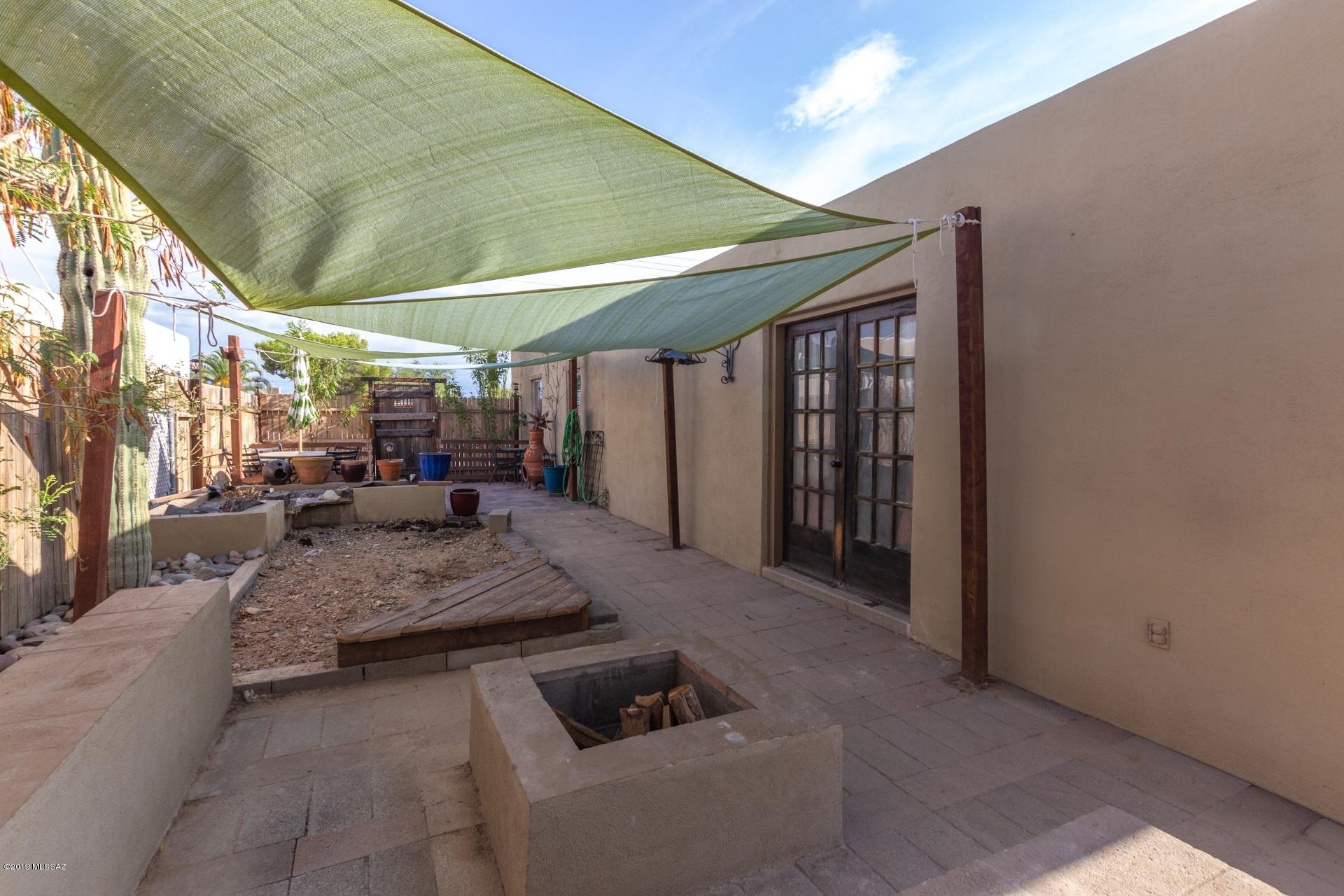 Miracle Mile Manor - Residential