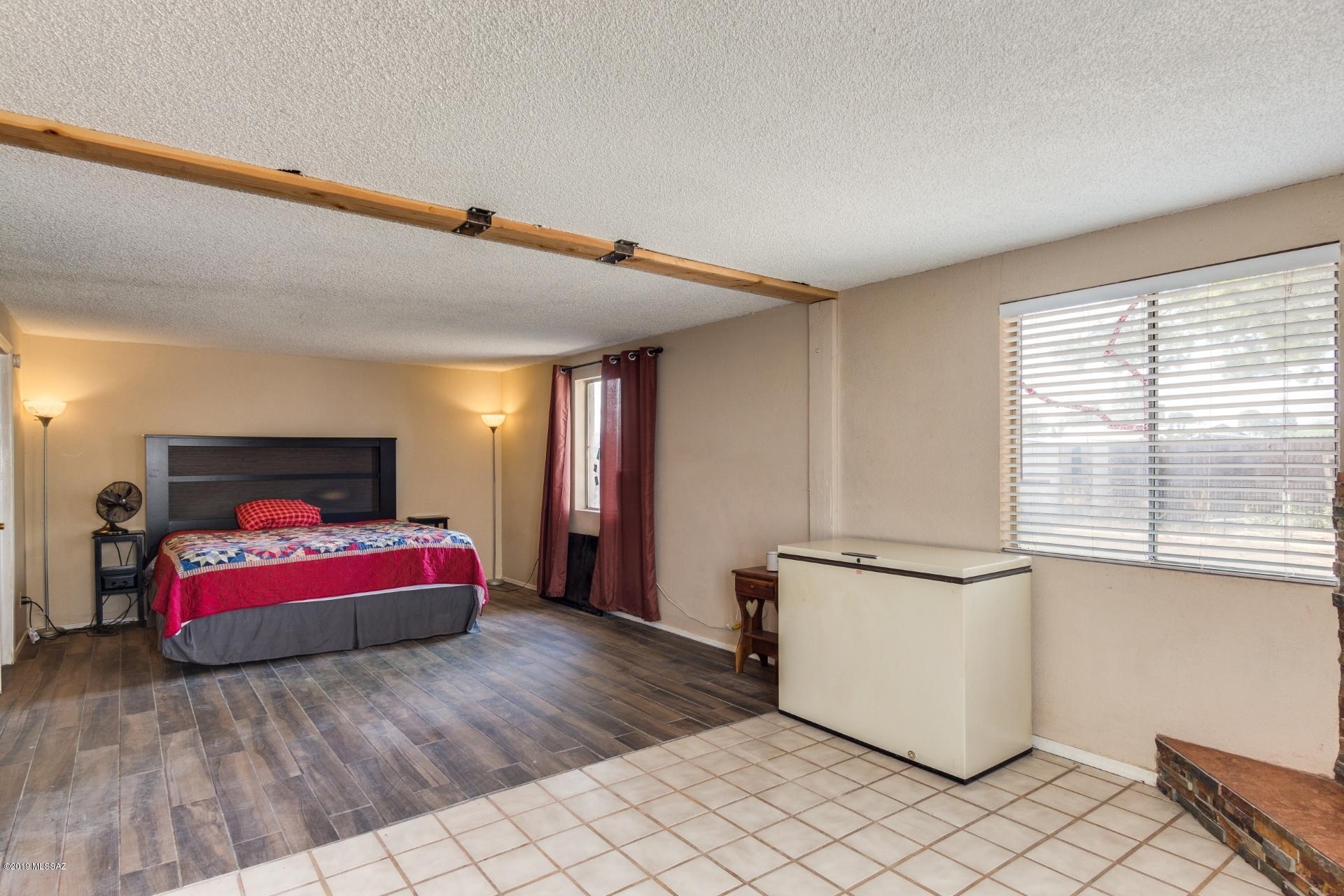 Miracle Mile Manor - Residential