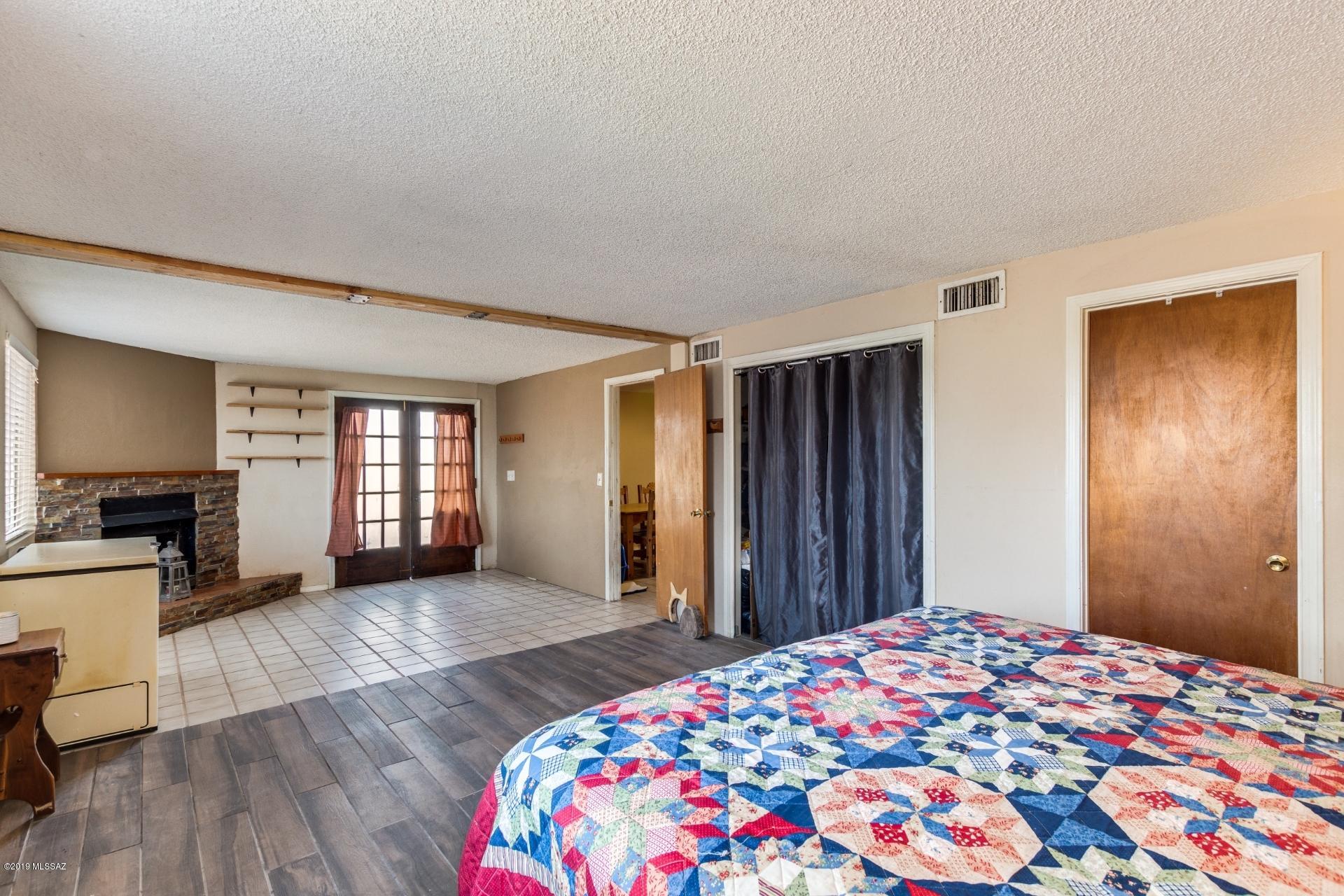 Miracle Mile Manor - Residential