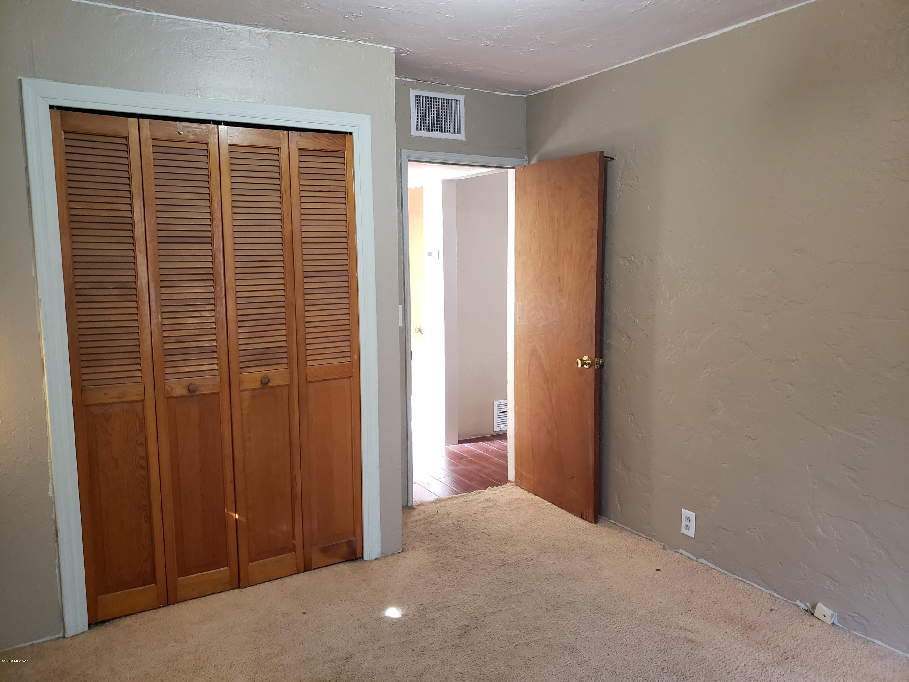 Miracle Mile Manor - Residential