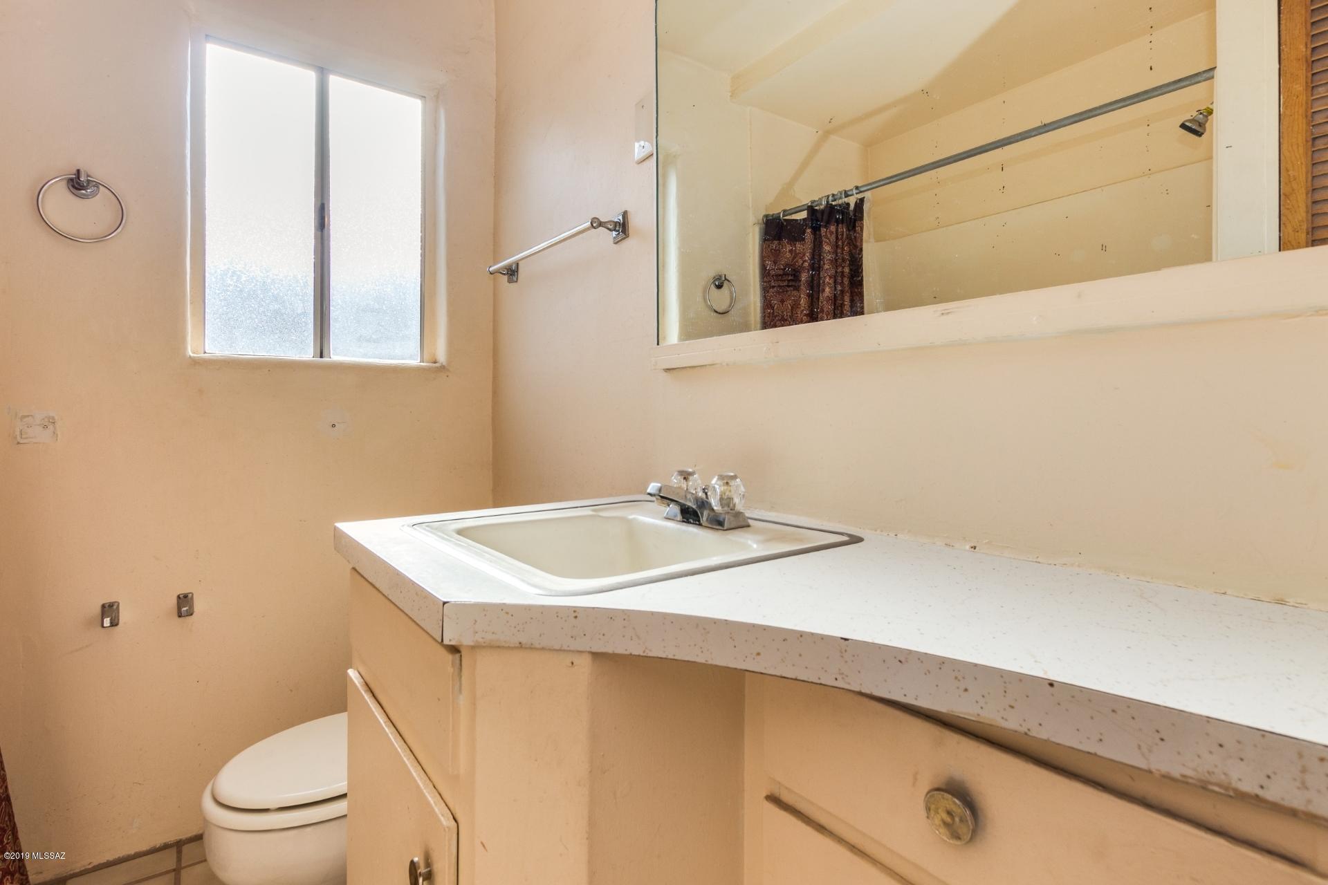 Miracle Mile Manor - Residential