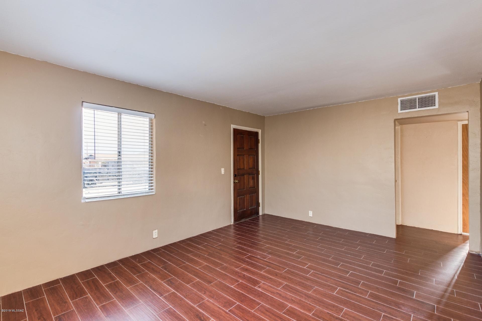 Miracle Mile Manor - Residential