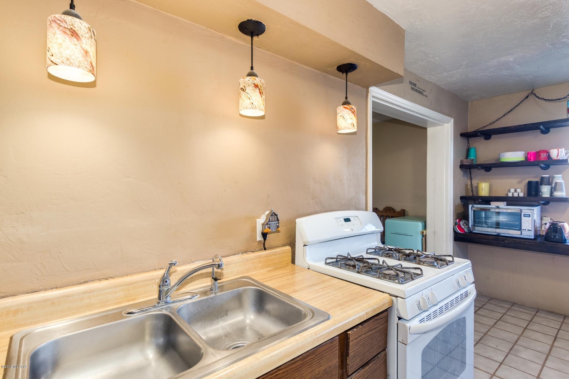Miracle Mile Manor - Residential
