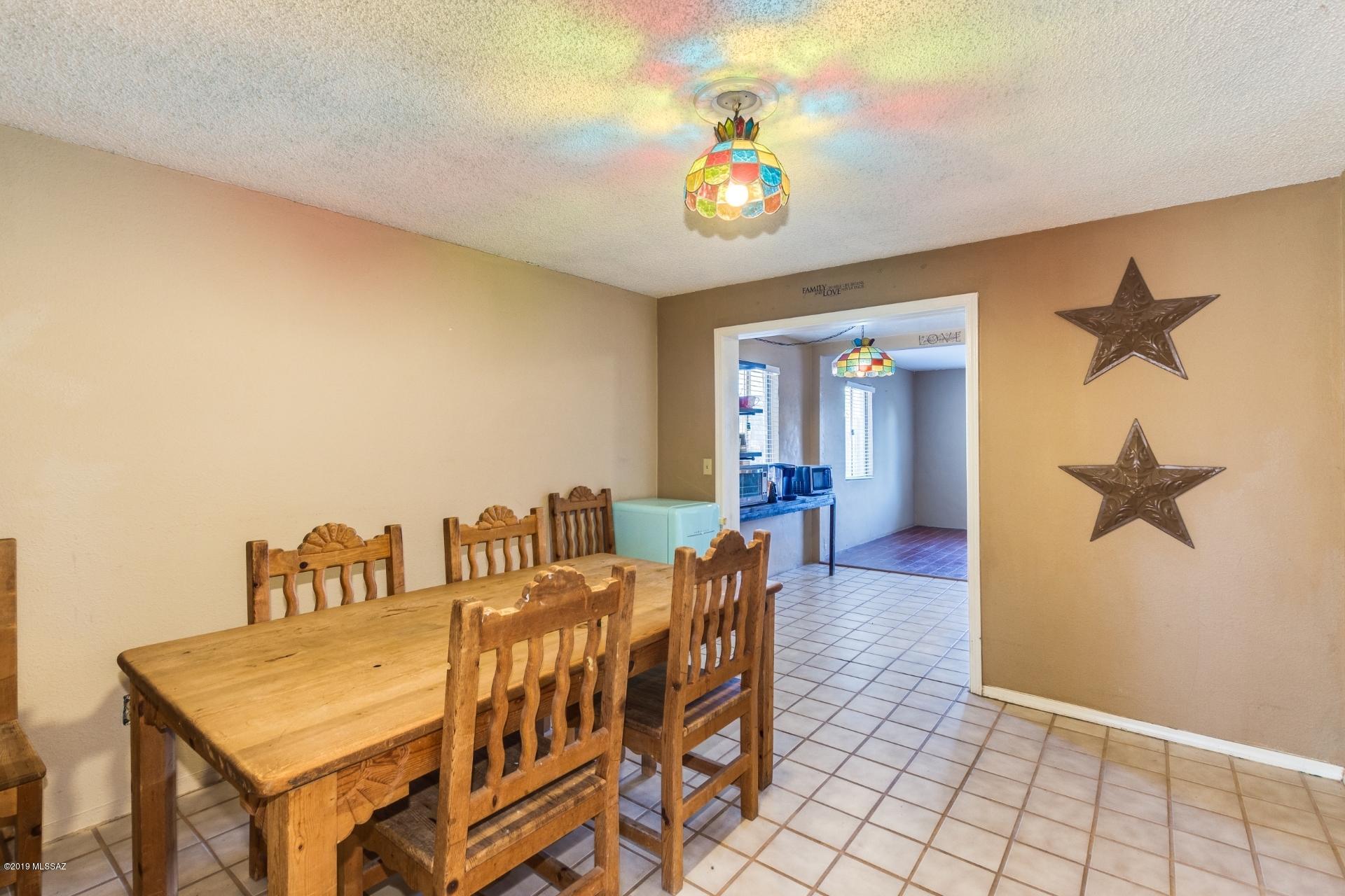 Miracle Mile Manor - Residential