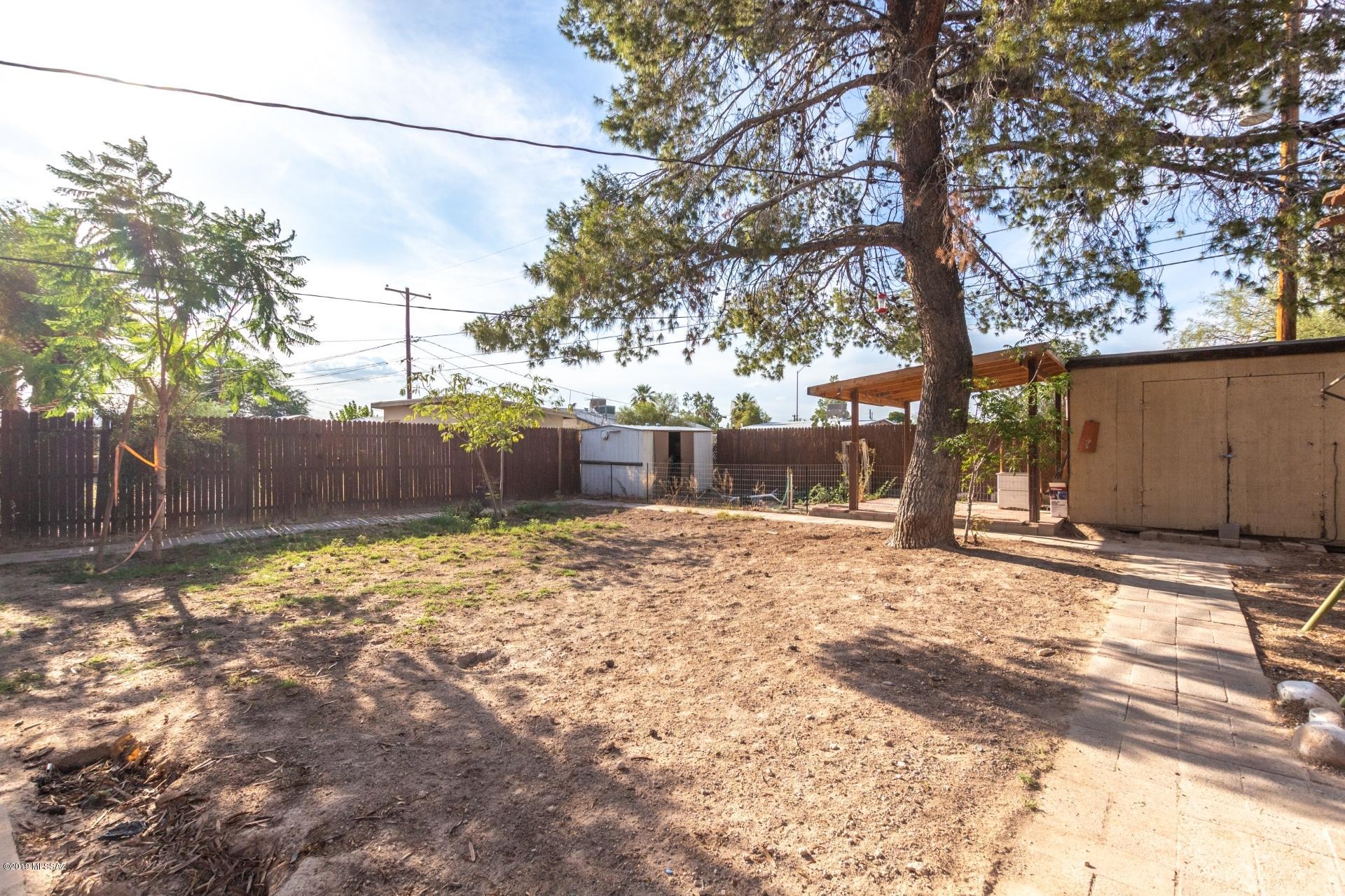 Miracle Mile Manor - Residential