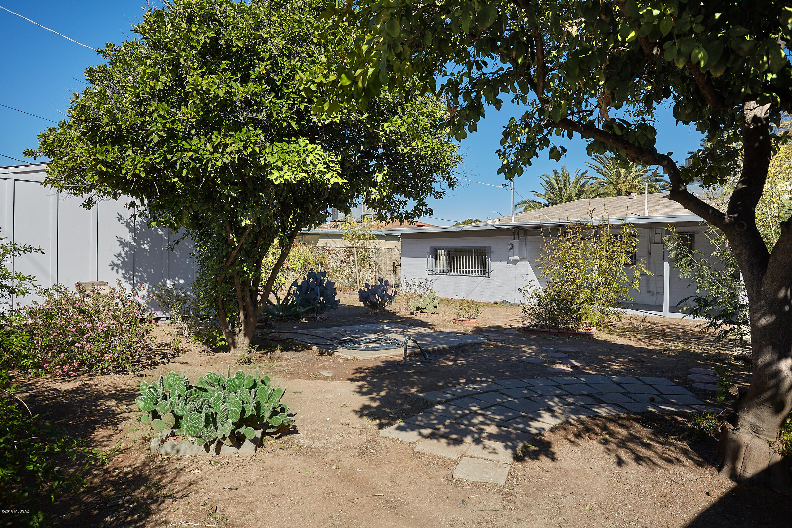 Country Club Manor - Residential