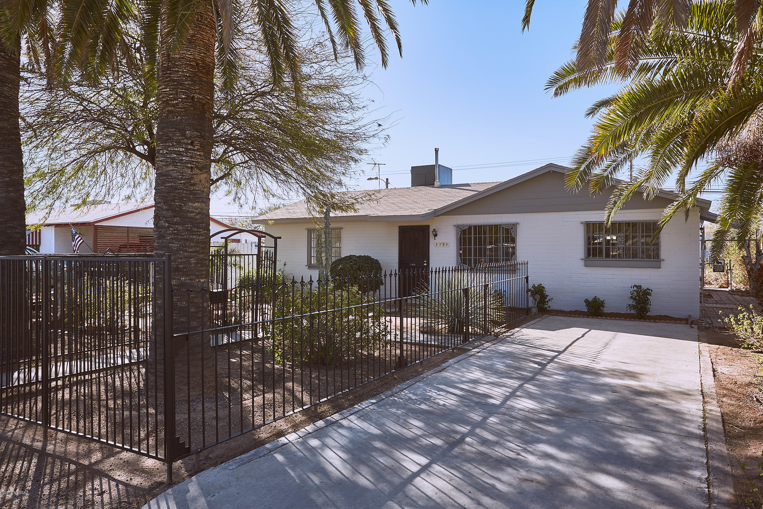 Country Club Manor - Residential