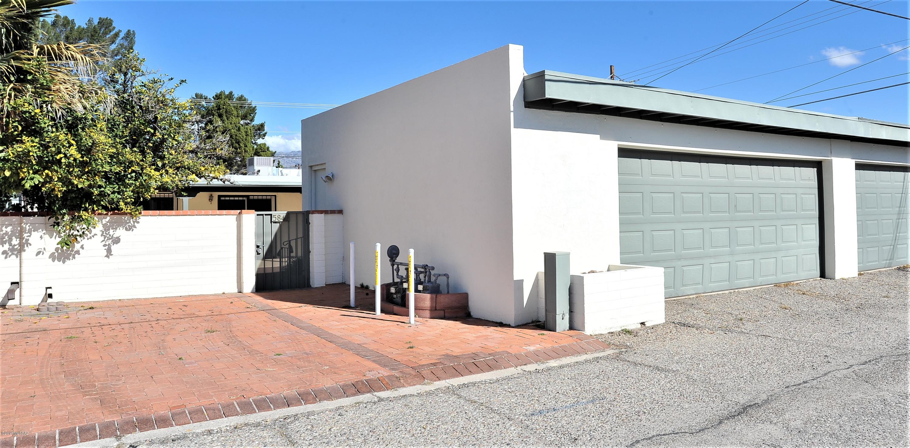 This fantastic townhome in a 55+ community is in move-in ready condition. Newer carpet, paint, tile, windows, sliding doors and comes with a washer and dryer.