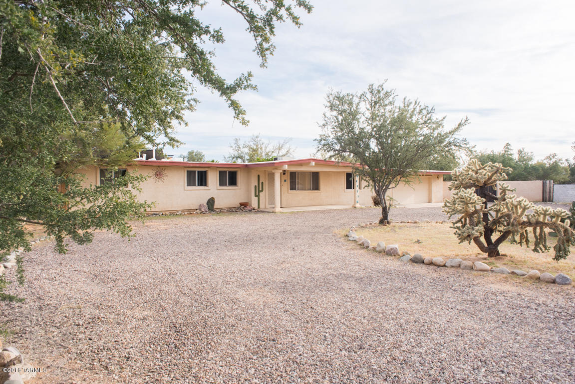 A wonderful, unique, Oro Valley home located on a cul de sac, with large, level, private lot and no HOA. So much potential to make this home fit any family size, including extra space for games and recreation rooms. The garage is a large 2 car and easy RV parking available through the double side gate. Backyard views of Pusch Ridge, covered patios front and back, lush desert vegetation with numerous fruit trees. The house has fresh paint and a full roof re-coat January 2016, 2 AC units one replaced 2013 and the other 2011. Building Permits for all additions and square footage are available as recorded by the Town of Oro Valley.