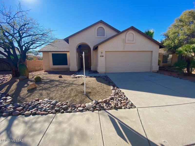 3 bedroom, 2 full bathroom single family home in NW Tucson- features include: vaulted ceilings, spacious kitchen opening up to the great room, master bedroom with large closet, master bathroom with double sinks and roman tub/shower, rogo concrete floors and tile flooring NO CARPET, freshly painted throughout. Backyard features blocked in yard and mature low care landscaping.