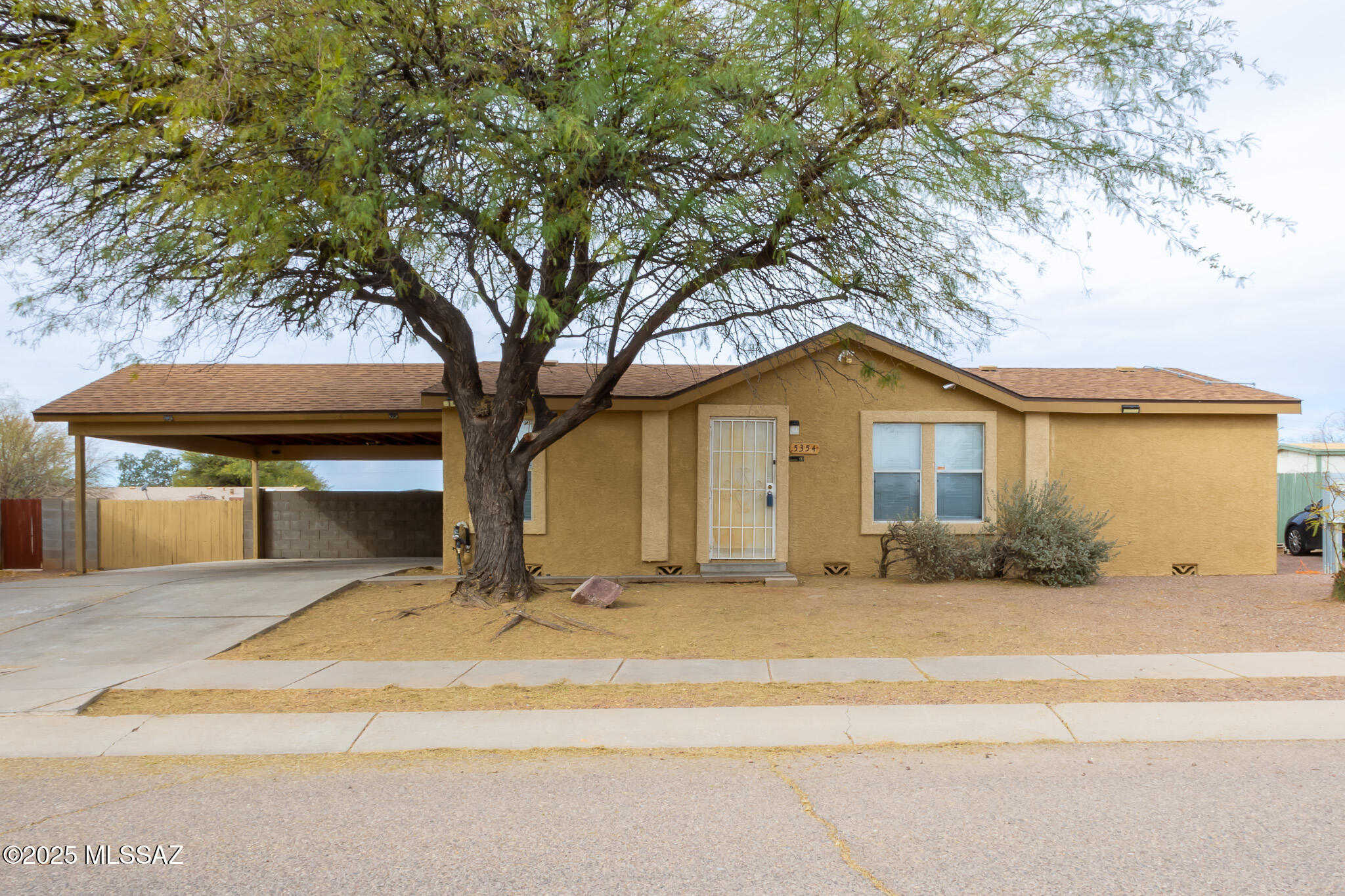 Discover this professionally cleaned, move-in-ready 3-bedroom, 2-bath manufactured home in the well-established Camino Verde Estates neighborhood located in Tucson, Arizona.  Enjoy the convenience of being close to the historic Old Tucson Studios, a renowned film set and family theme park built in 1939, nestled between Saguaro National Park and Tucson Mountain Park.  BONUS - SOLAR! Schedule your tour today!
