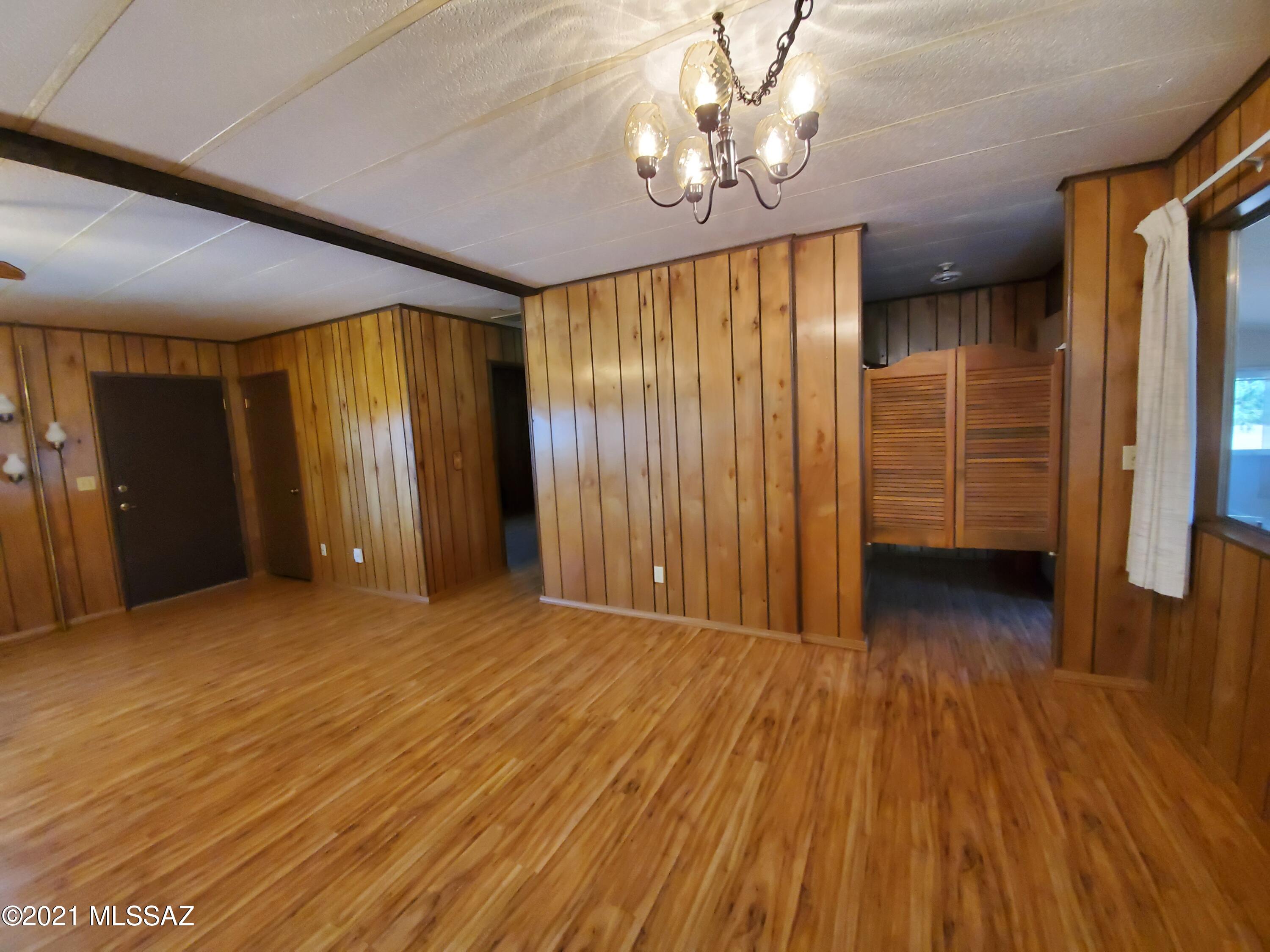 J Six Ranchettes - Residential