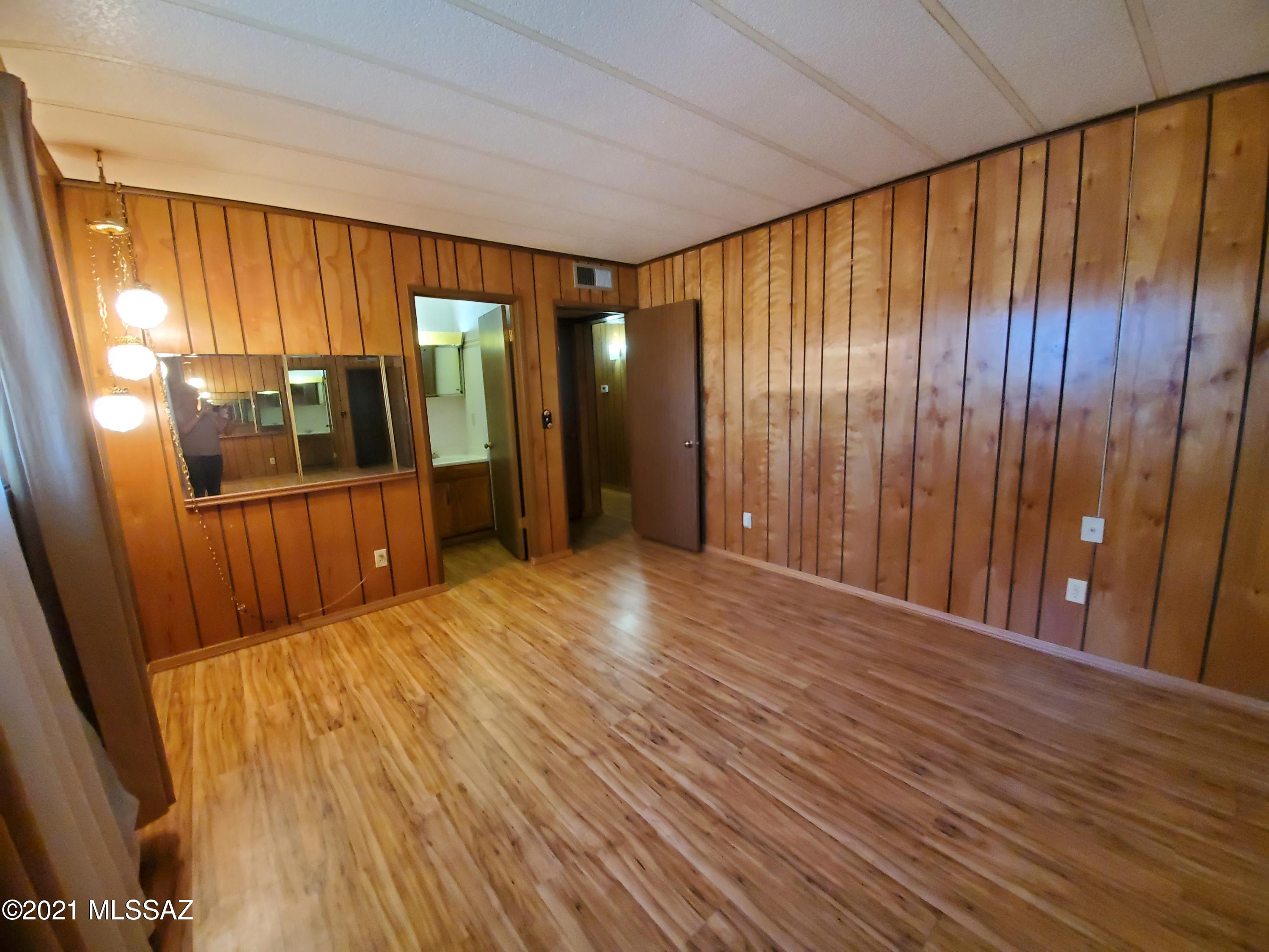 J Six Ranchettes - Residential