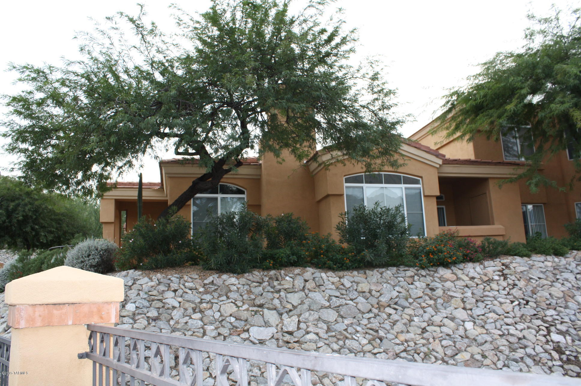 This 2BD/2BA casita is located in the gated resort community of Pinnacle Canyon Condominiums.  Amazing mounting views from patio, saltillo tile, stainless steel appliances, split floor plan, wood blinds throughout.  1 car garage included! Resort-style living at it's finest.  Heated pool, hot tub, state of the art fitness center and bbq grills.  Conveniently located to Sabino Canyon, grocery store restaurants and much more.