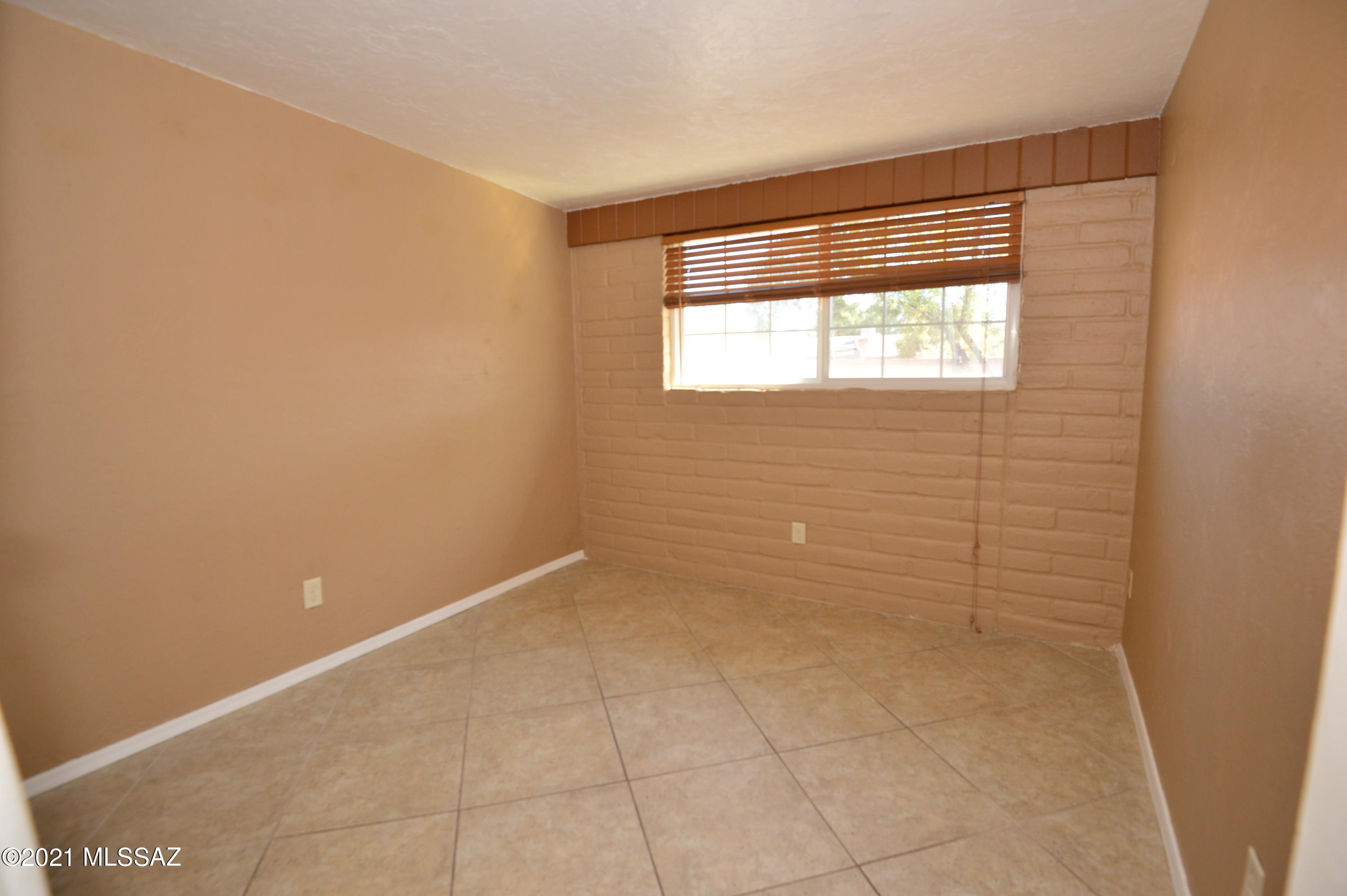 Hidden Hills (1-103) - Residential Lease