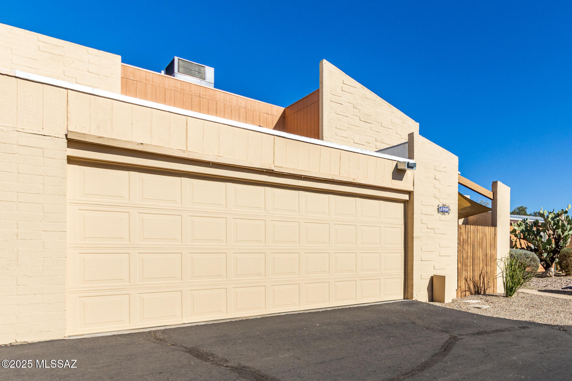 Pantano Townhomes (1-118) - Residential
