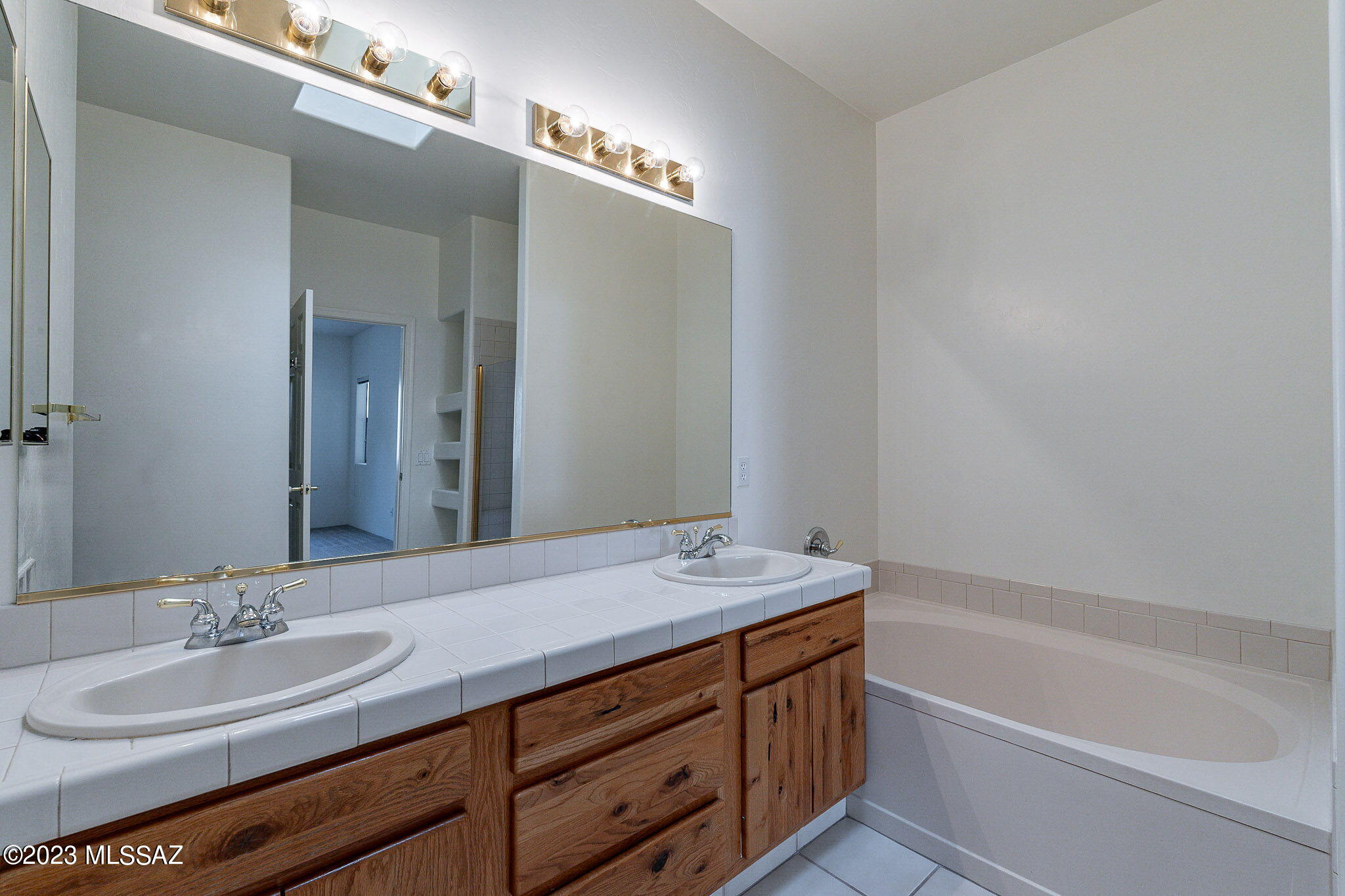 Canada Vista (1-62) - Residential Lease