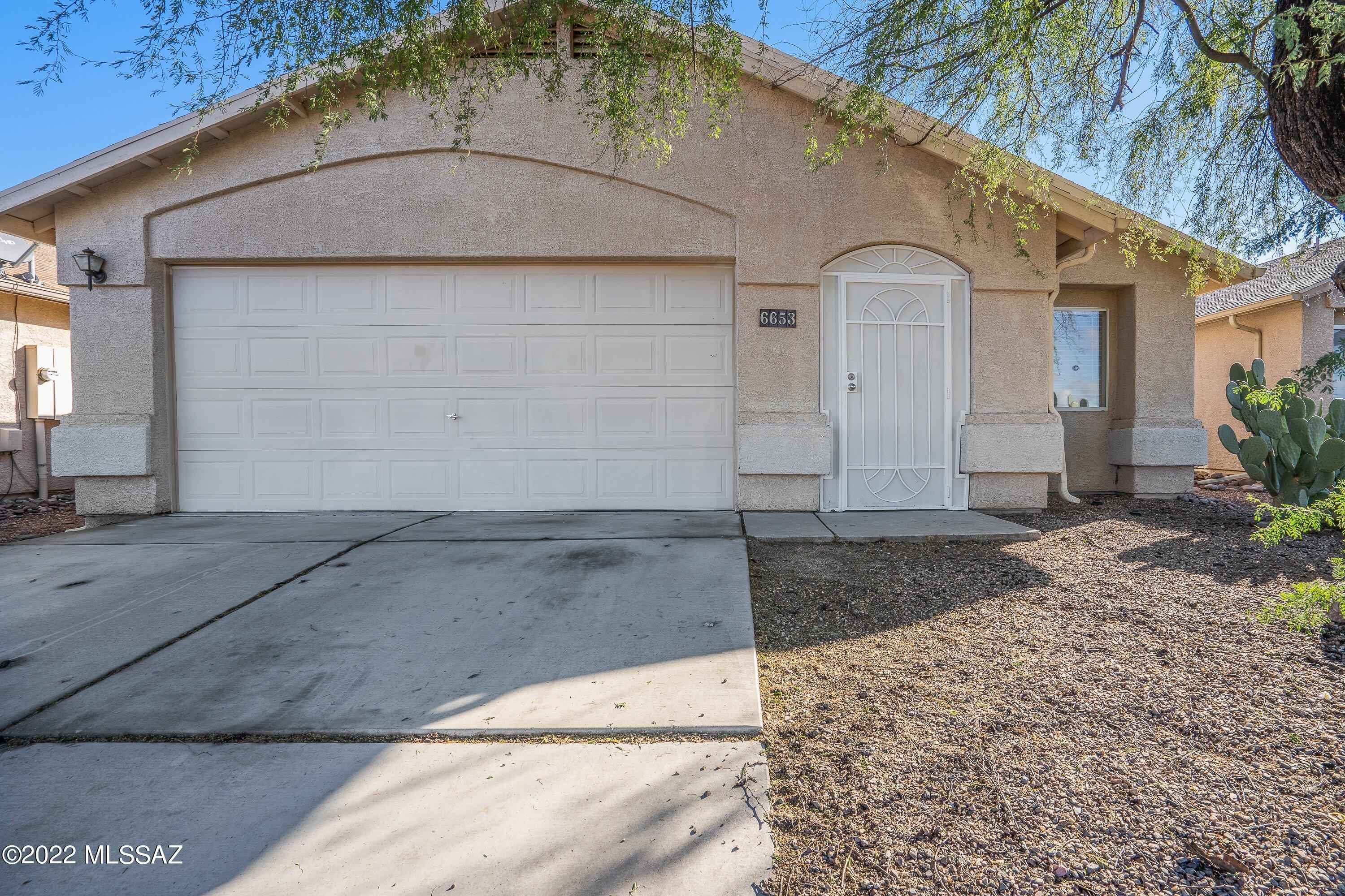 This Tucson one-story Reszi home offers a patio, and a two-car garage. Equipped with appliances you need. The interior is painted white and has very clean spaces and rooms. See for yourself! Schedule a self-tour now!
Please see our website at www.reszi.com. Reszi leasing line 214-281-4646