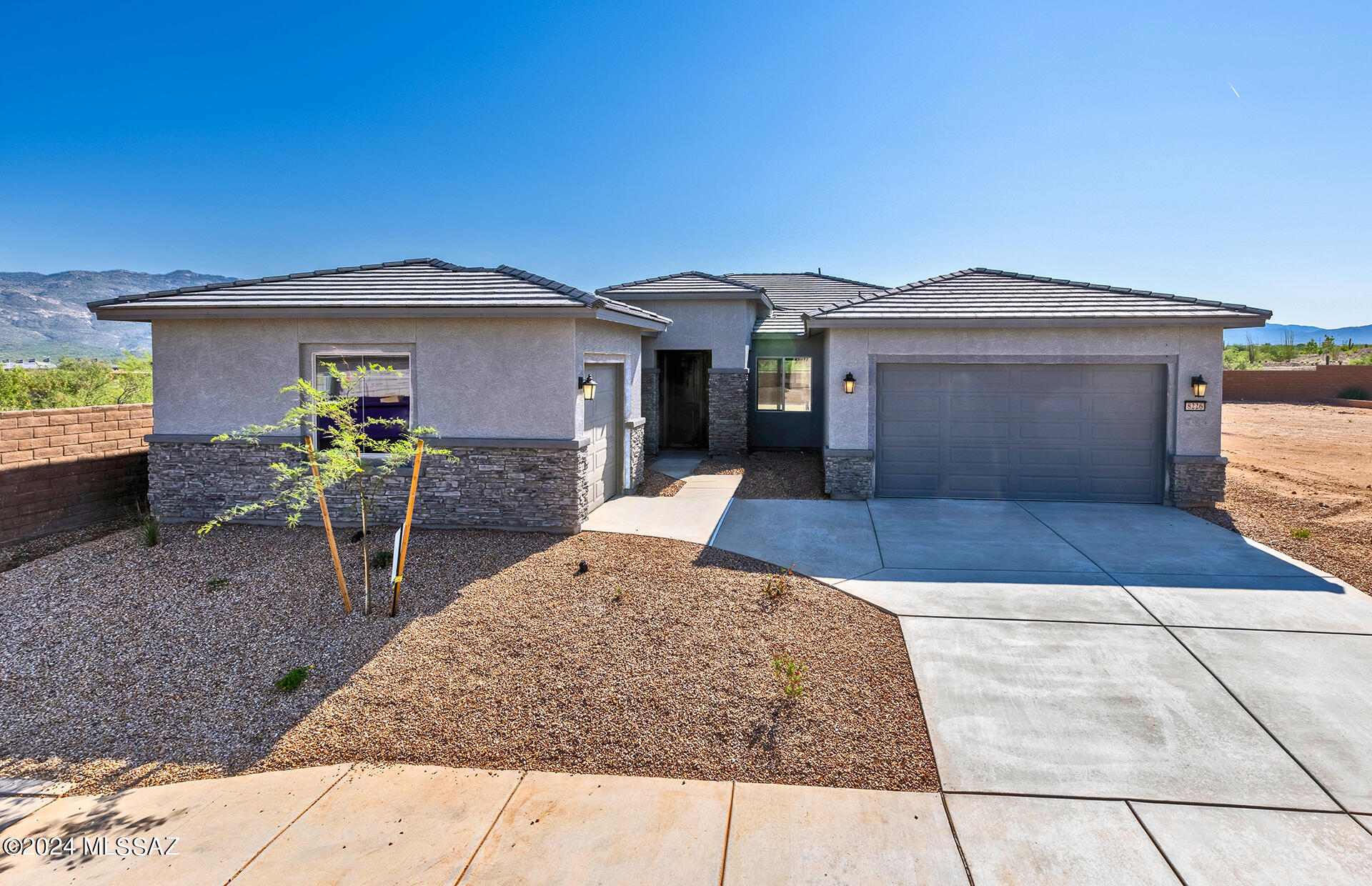 Quick move-in home set available now.  This Endeavor open floor plan includes 3 car garage, 2 bedrooms+suite+den+flex room, 1 full, one 3/4 bath (owner's) and a powder room. This home features 10' ceilings, walk-in pantry, tankless water heater, gas in kitchen/laundry/backyard and framed walk-in shower in owner's suite. The kitchen features a culinary kitchen layout with stainless steel appliances (cooktop, hood, micro/oven combo, dishwasher, oven under cooktop) and upgraded cabinets in Sundown. Pre-wired for ceiling fans, and pendant lighting and many other tasteful design selections round out this amazing quick move-in home.