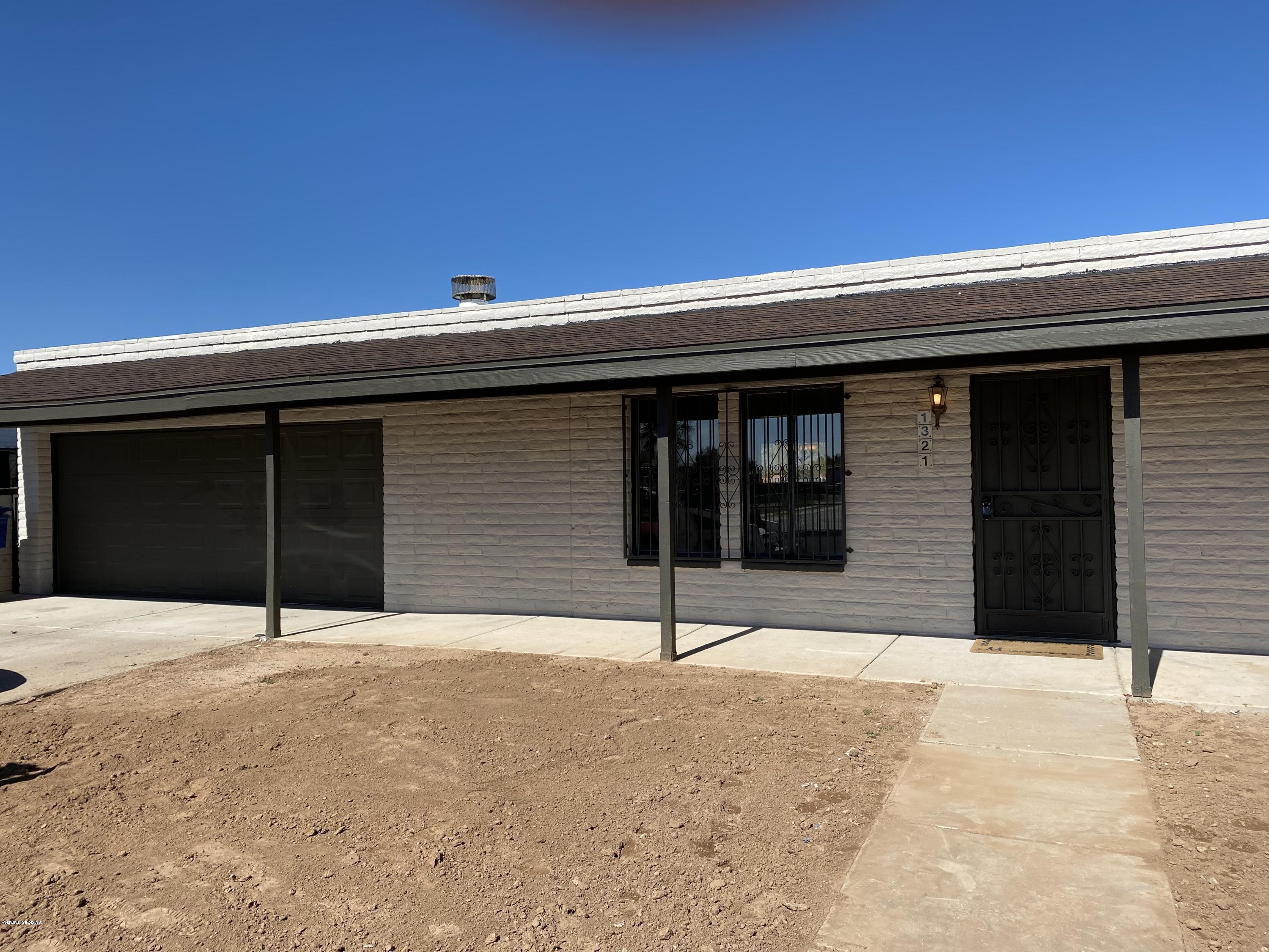 Beautifully Remodeled home 3 bedroom 2 bath granite countertops and new backsplash in kitchen, new wood like vinyl flooring and carpet in the bedrooms, updated bathrooms with modern tile in showers. Its a must see! Seller is licensed to sell real estate in state of AZ