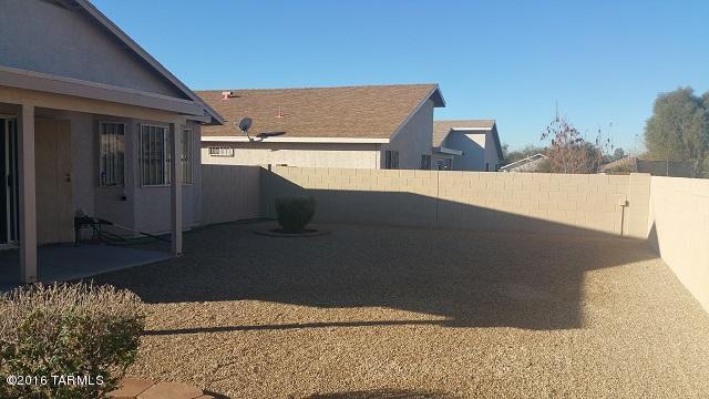 This home is minutes from the UofA, the I-10, community parks, and shopping.  The spacious living area features a great dining area and a cozy fireplace. The kitchen overlooks the living area and has tons of cabinet and counter space.  Turn the relaxing den into your own office or study, plus many other great features.  This home is ideal for anyone.  Don’t wait to move into this charming home, it won’t last long.  The refrigerator, washer, and dryer are included with this home. This home can be rented for 12 months or longer.