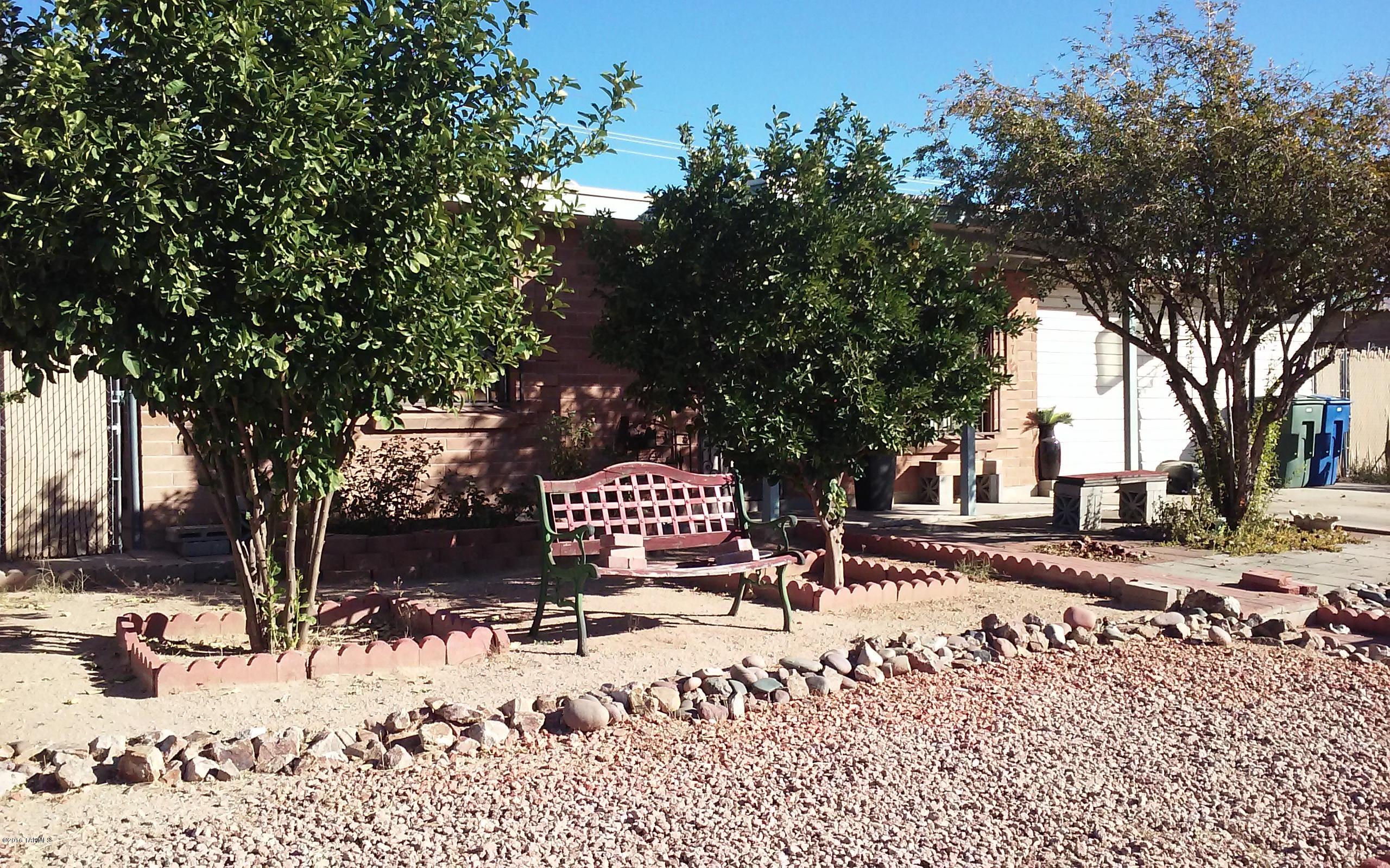 POTENTIAL SHORT SALE BACK ON MARKET
BUYER COULD NOT QUALIFY SHORT SALE APPROVED AT $109K FAST CLOSING!

Nice remodeled home very functional with a great backyard
Remodeled kitchen with breakfast bar, family and living room, split floor plan, low care front yard