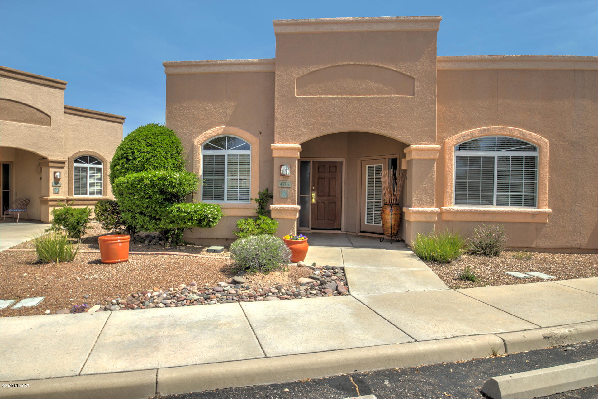 Enjoy Stunning Views with this 2BR/2BA Townhome.  Close to community pool & Spa.
Live in full time, or rent out.  Great rental history. One owner is licensed to sell RE in Green Valley.