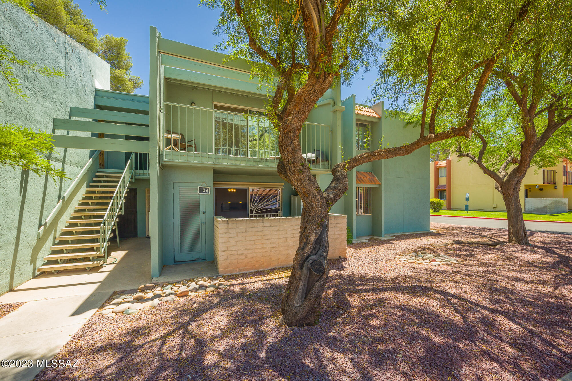Seller will accept or counter offers within the range of $184,900-$194,900. Cute, clean, and simply move in ready. Well maintained, tastefully appointed, and nicely upgraded 3 bed/2 bath GROUND FLOOR UNIT with WASHER and DRYER in the unit. Adorable kitchen features tile back splash, under mount cabinet lighting, updated cabinets and newer stainless steel appliances. Ceramic tile floors throughout main living areas, spacious great room and dining area, and an ample size breakfast bar. Master suite offers a massive walk-in closet with built in shelving as well as an updated bathroom with walk in shower. HOA covers common area/exterior maintenance, landscaping, roof, streets, termite/pest control, water, sewer, and trash.  All appliances convey.   Hurry!!! Opportunity is knocking.