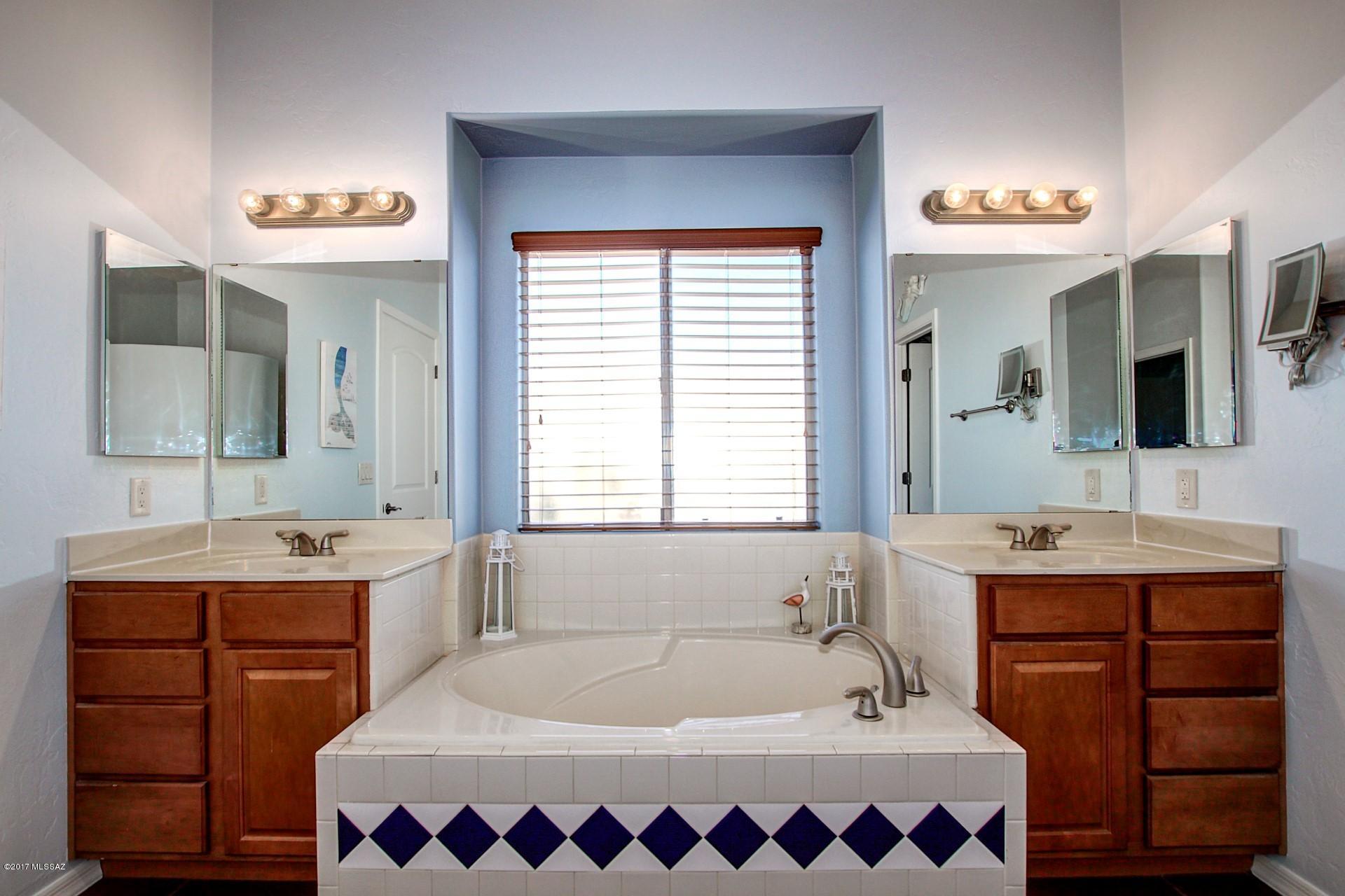 Colonias La Canada (83-219) - Residential