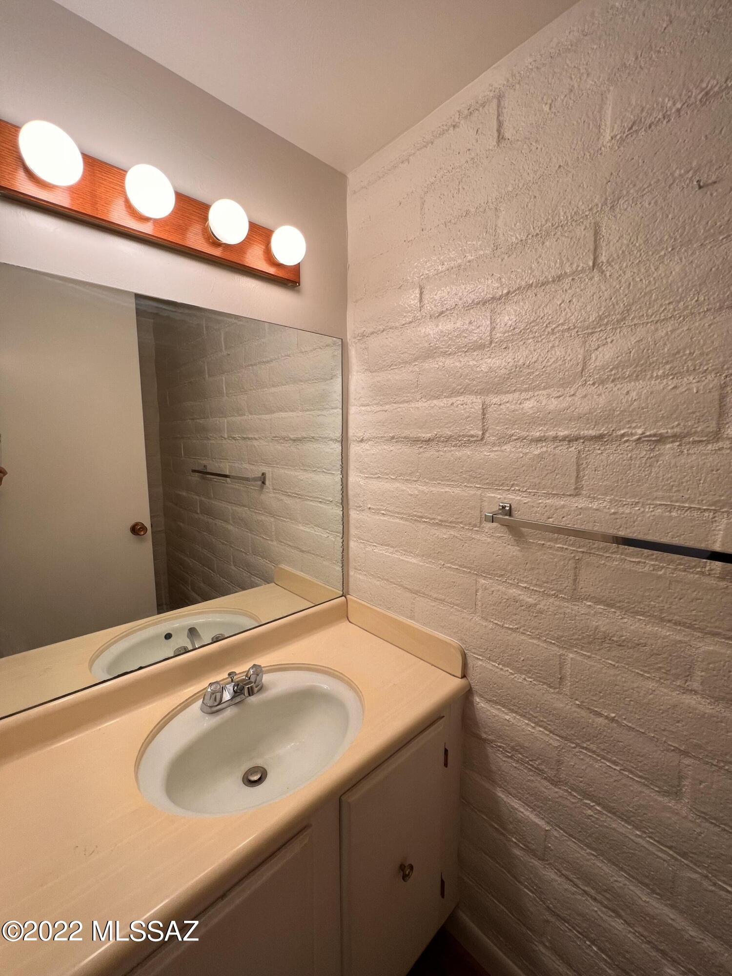 Tucson North Townhome Apts. - Residential Lease