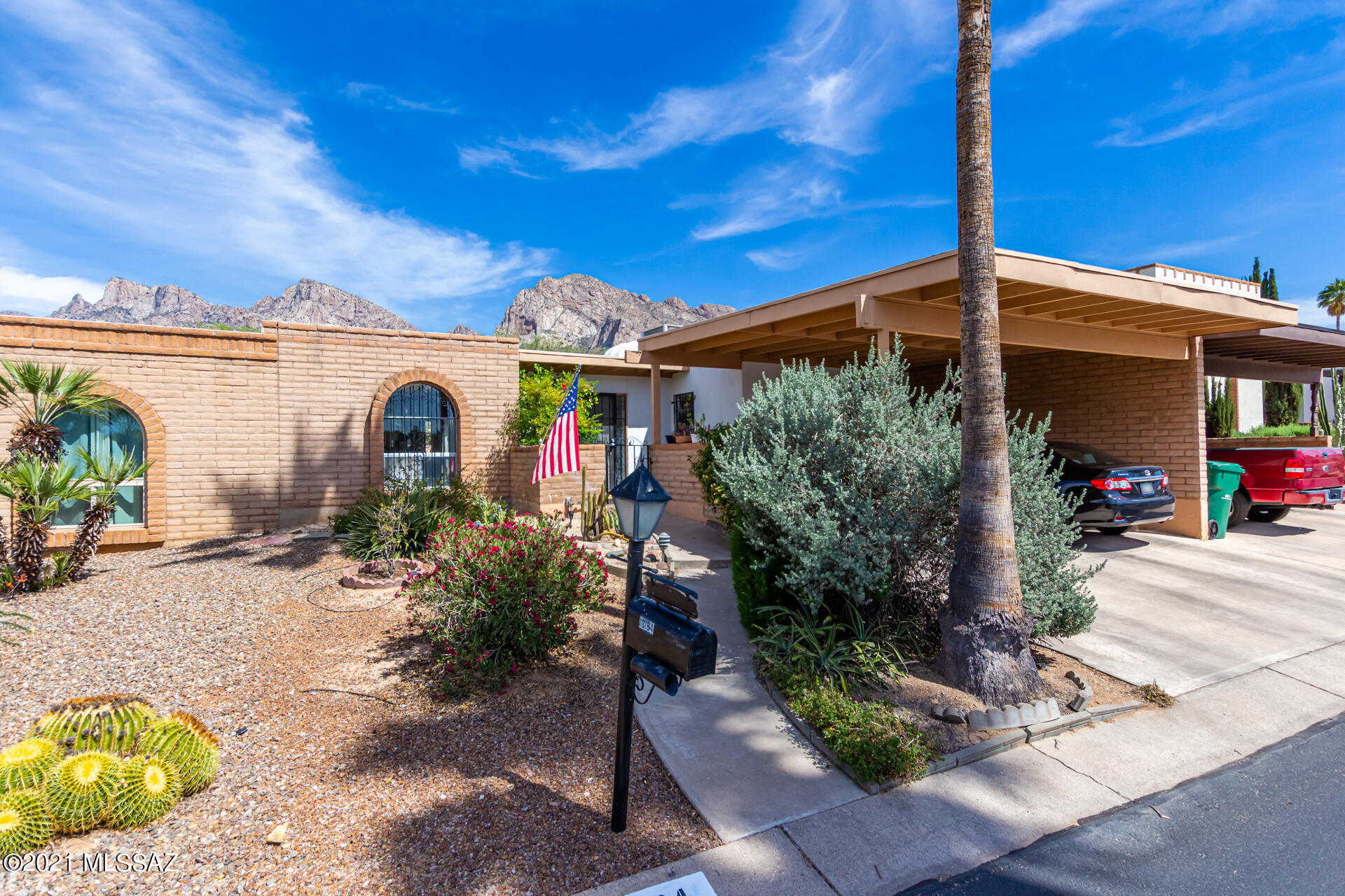 Welcome home to this amazing 2 bedroom townhouse located inside the fabulous Horizon Heights Community! This home offers breathtaking Mountain views, open floor plan, cool palette &  plush carpet. Charming  kitchen with plenty of white cabinets, tile backsplash,  retro ovens, and pantry. The master bedroom boasts ample space, large closet, and wonderful ensuite. Meticulous back patio with beautiful mountain views, covered patio, and desert landscape. Enjoy the well maintained common areas, two pools (one is heated year around) a spa/sauna and full BBQ with kitchen. This home offers stunning mountain views, from every area in the community. Make it your own today!