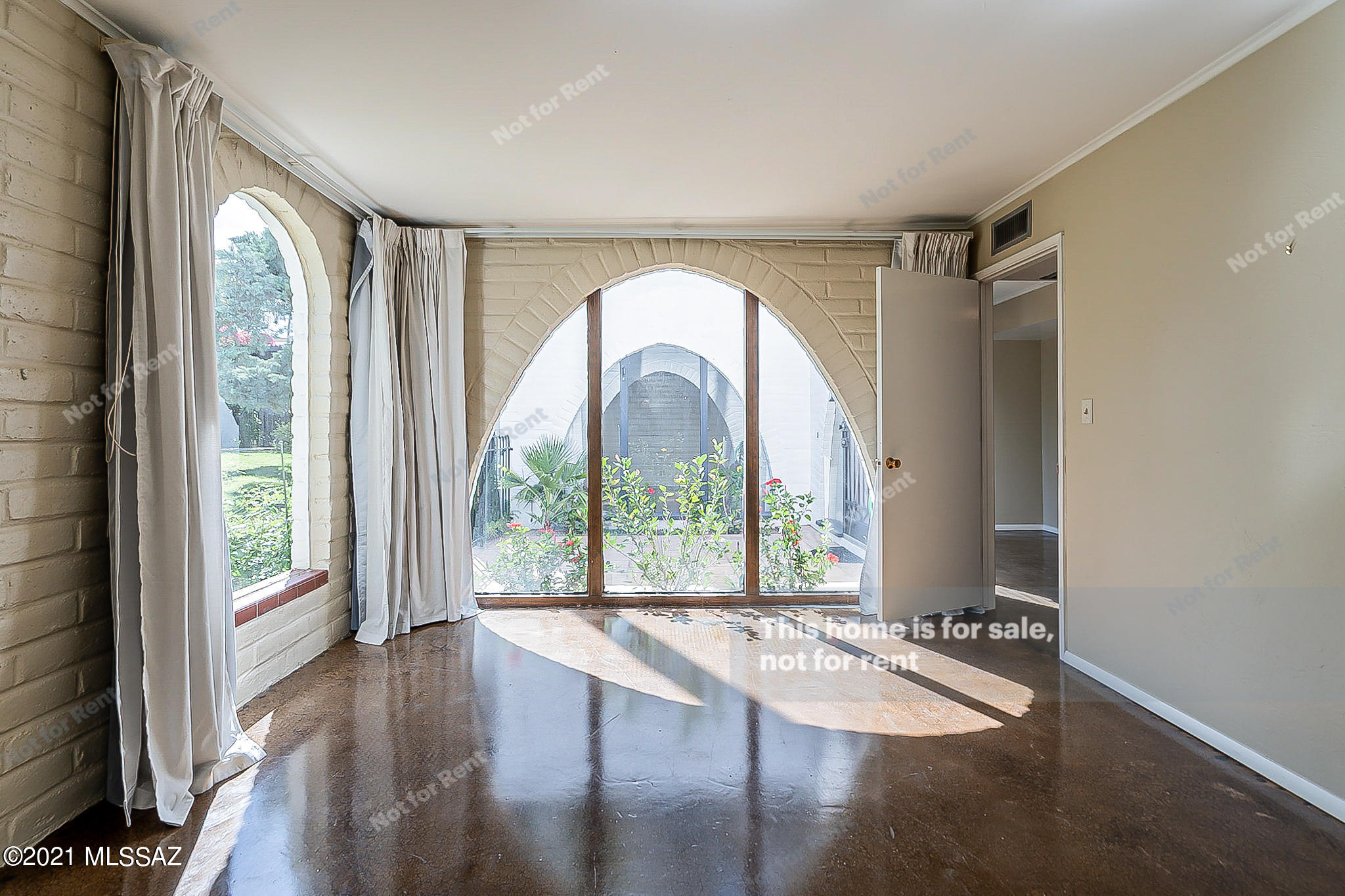 Las Lomitas (1) - Residential