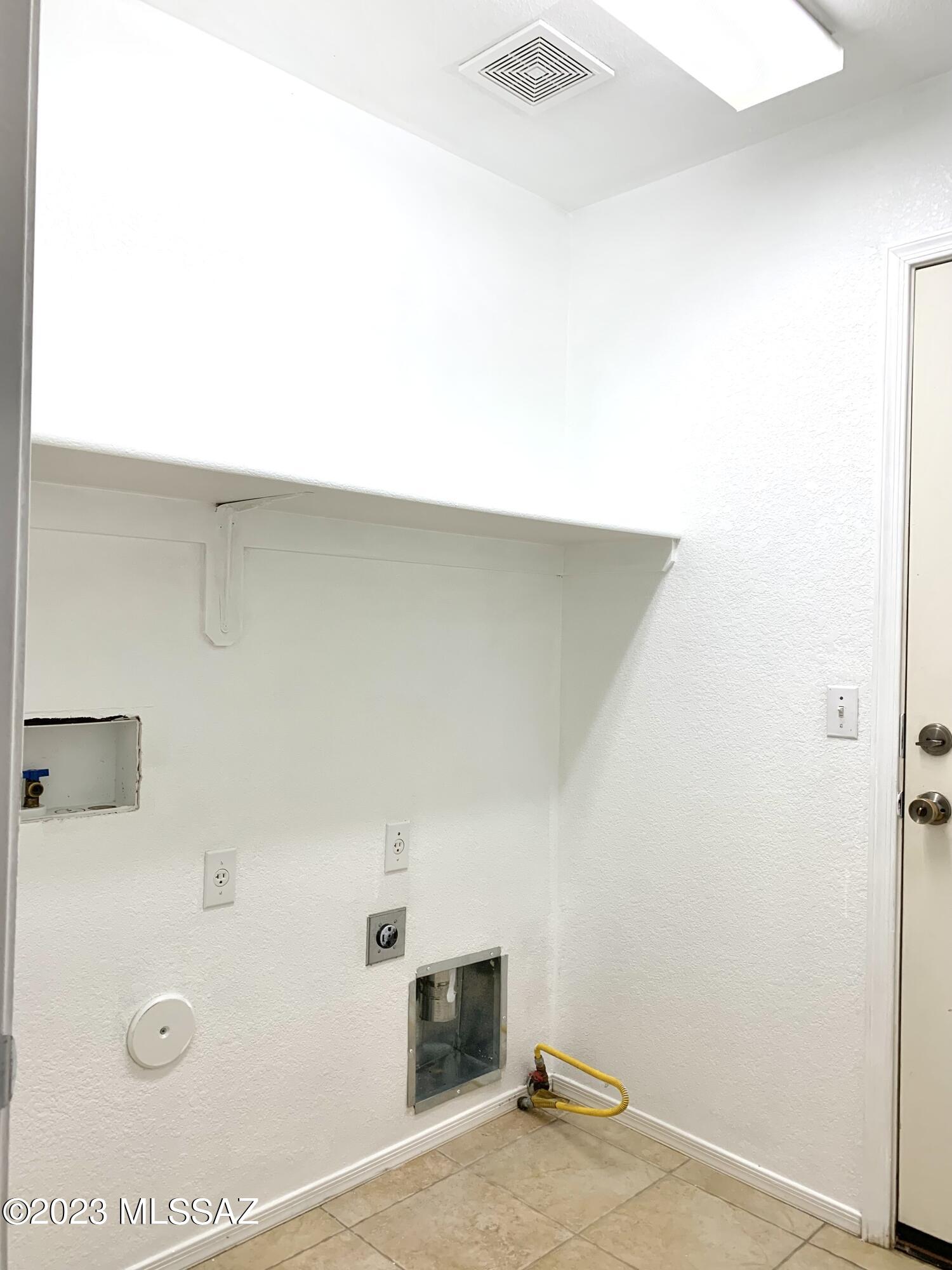 Presidio Del Cielo (1-425) - Residential Lease