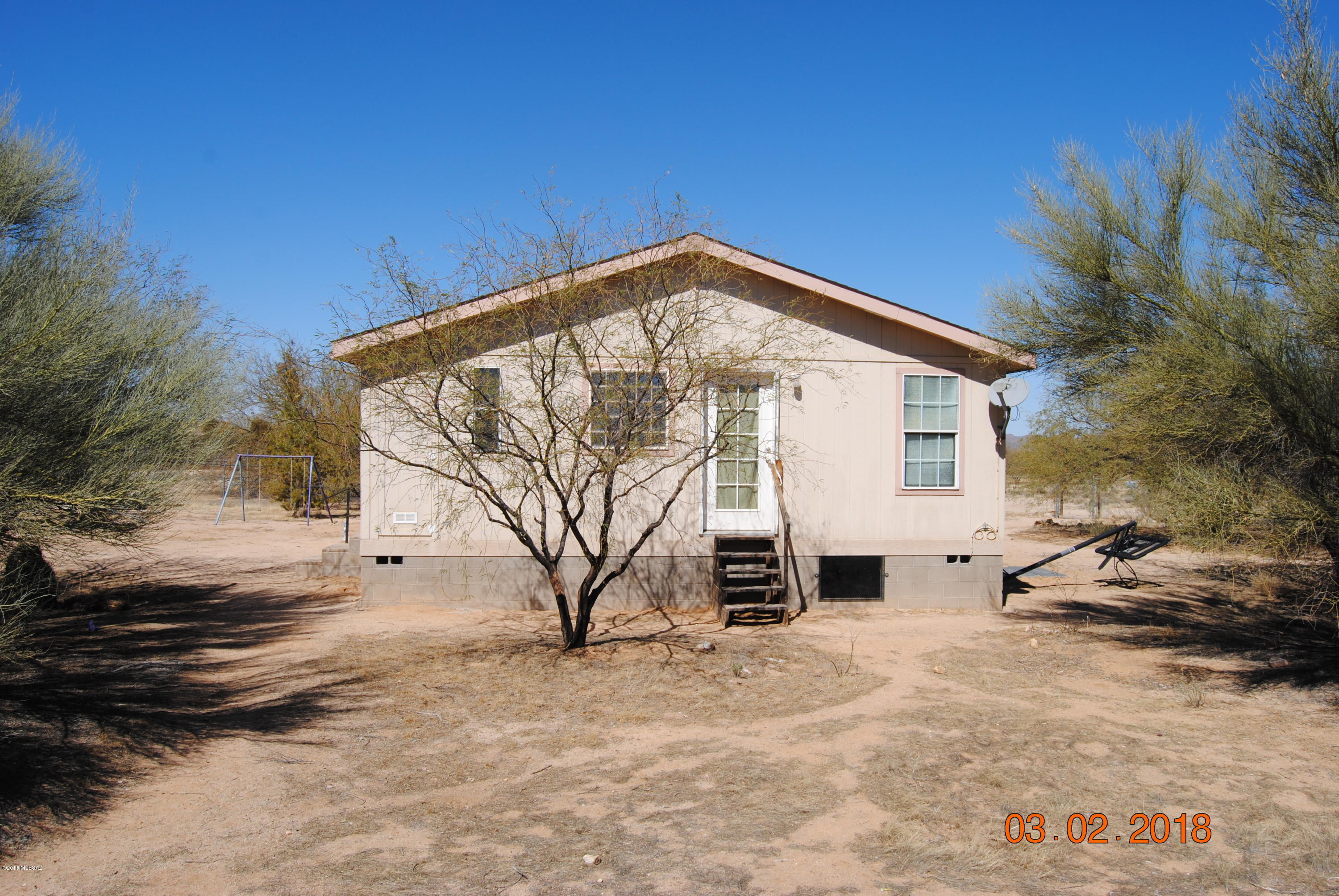 Seller will entertain offers between $85-$100K.
Country living at it's finest! Cute house on 1.01 acres! Features include a large open kitchen with all appliances, loads of cabinets, wood burning fireplace, nice sized laundry room with washer & dryer, vaulted ceilings and more. The master has a nice sized Jacuzzi tub, separate shower, walk in closet and door to rear yard. Th exterior features great views, a large 10x20 shed, fenced yard and more!