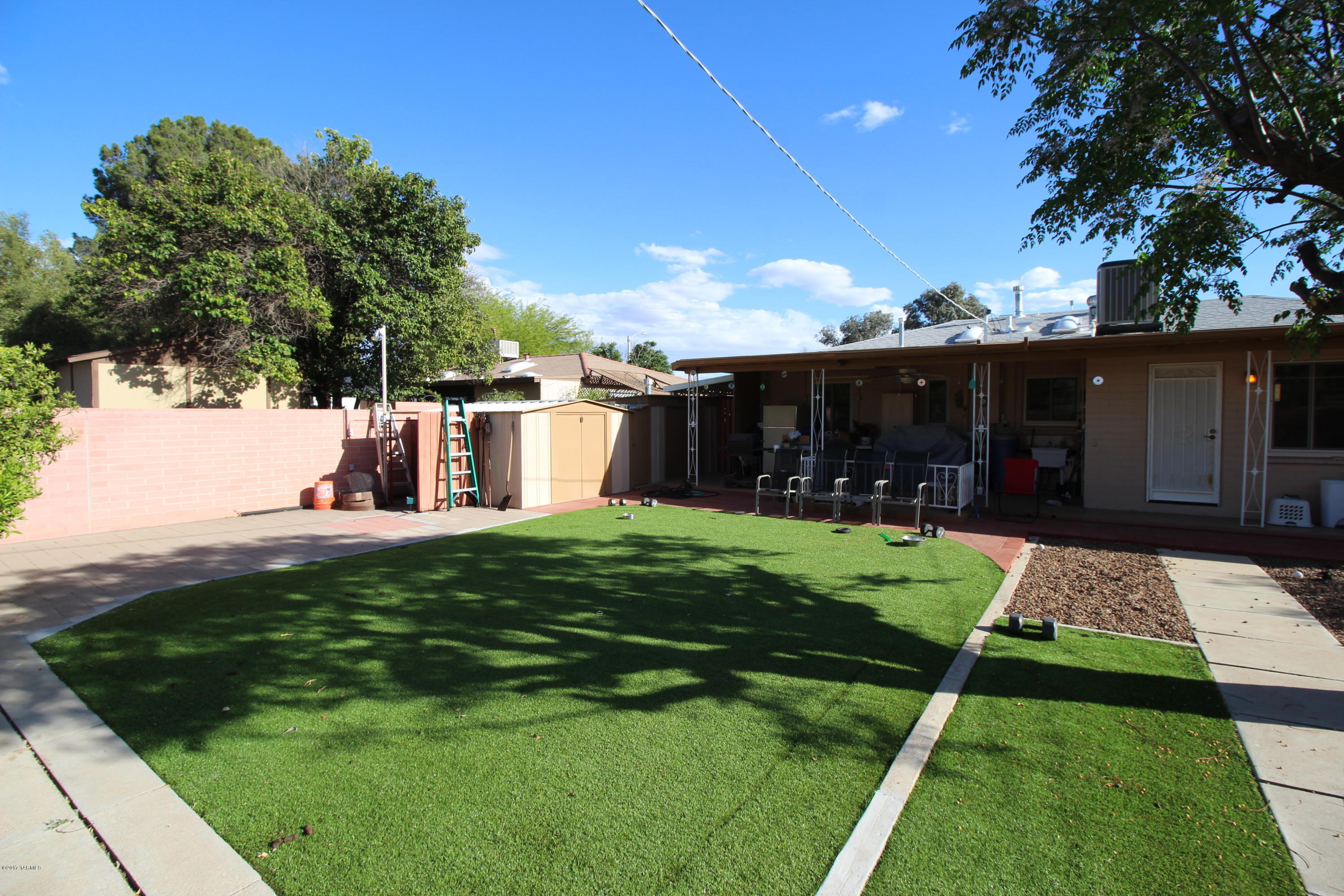 Country Club Manor - Residential