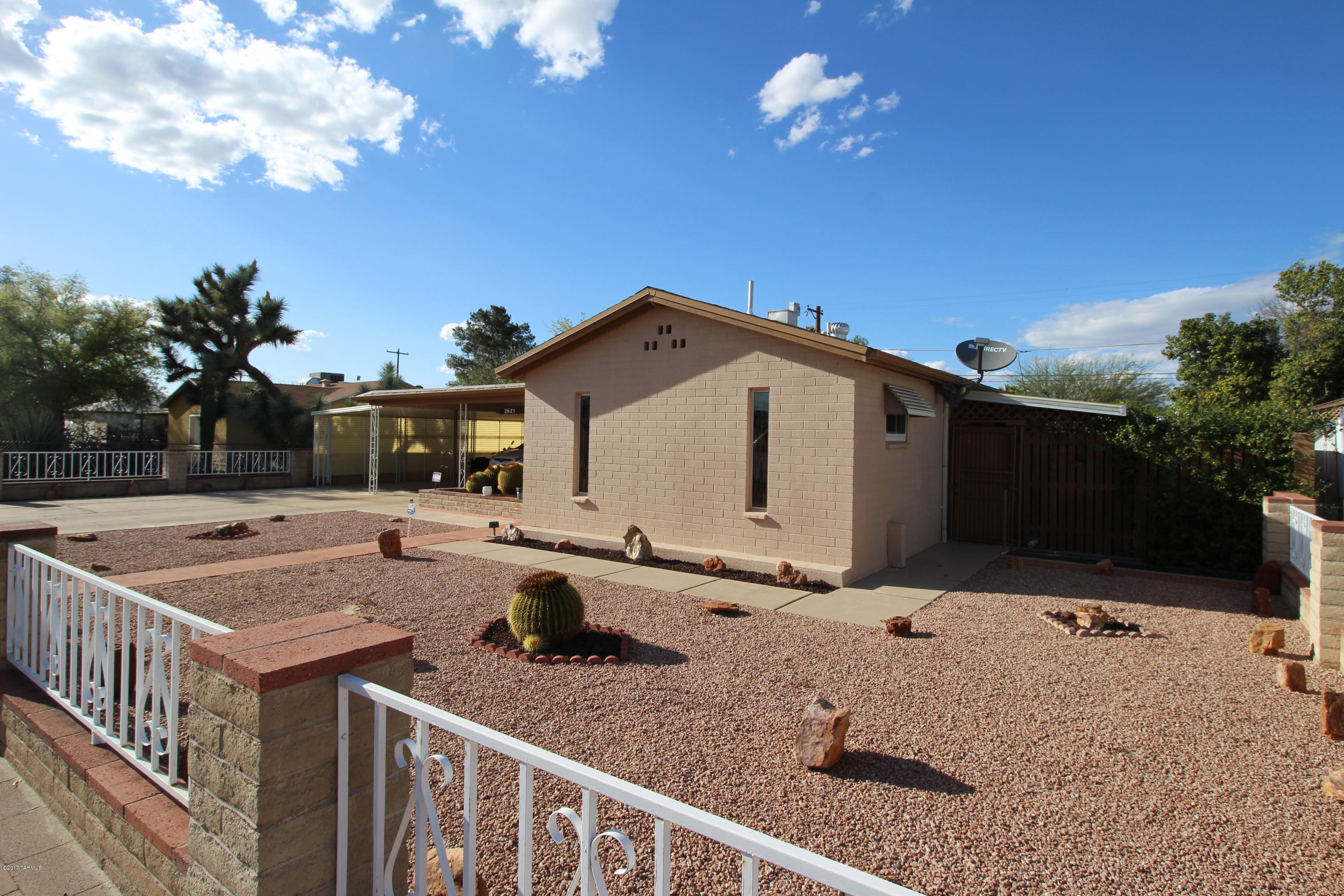 Country Club Manor - Residential
