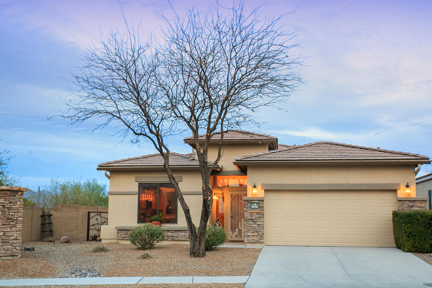 Beautiful Pulte,  large 3 bed 2 bath home in Harrison Del Sol great East side community. Ceramic non-slip tiles extending throughout the entire home. High ceilings and warm colors add to the home's open feel.  Spacious family room with fireplace, ceiling fans in all the rooms, marble whirlpool tub in master bedroom bathroom,Stainless steel appliances. Home pre wired for security system.
Back yard backing up to the wash with added privacy. and awesome views!