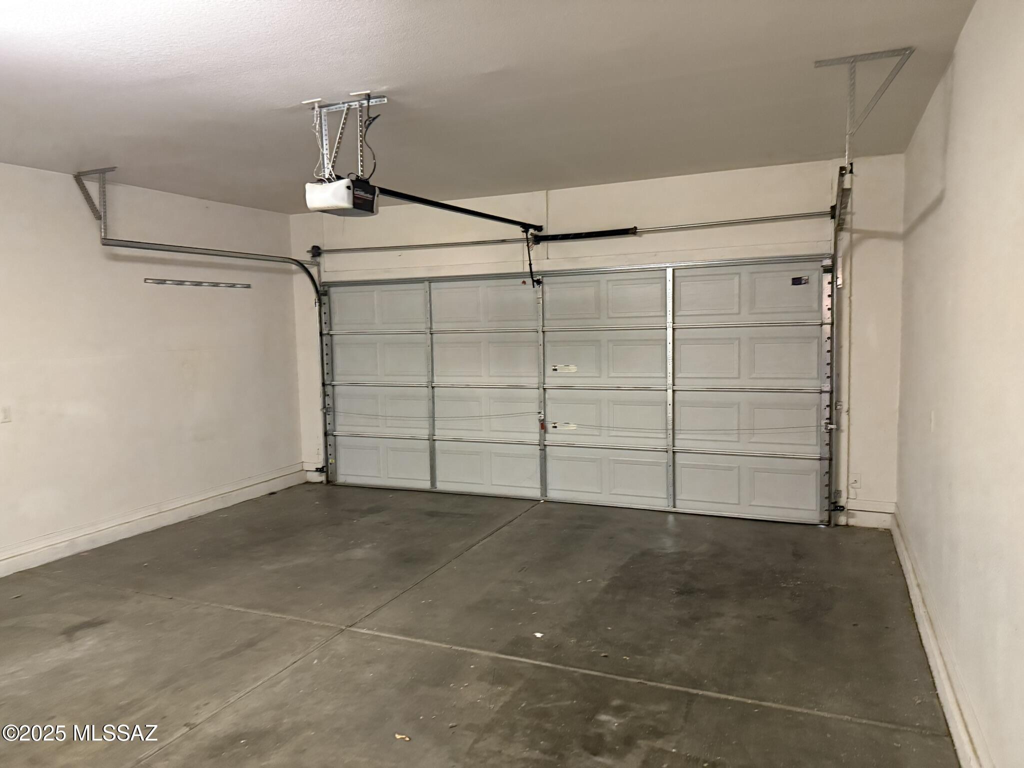 Presidio De Cancion (1-200) - Residential Lease