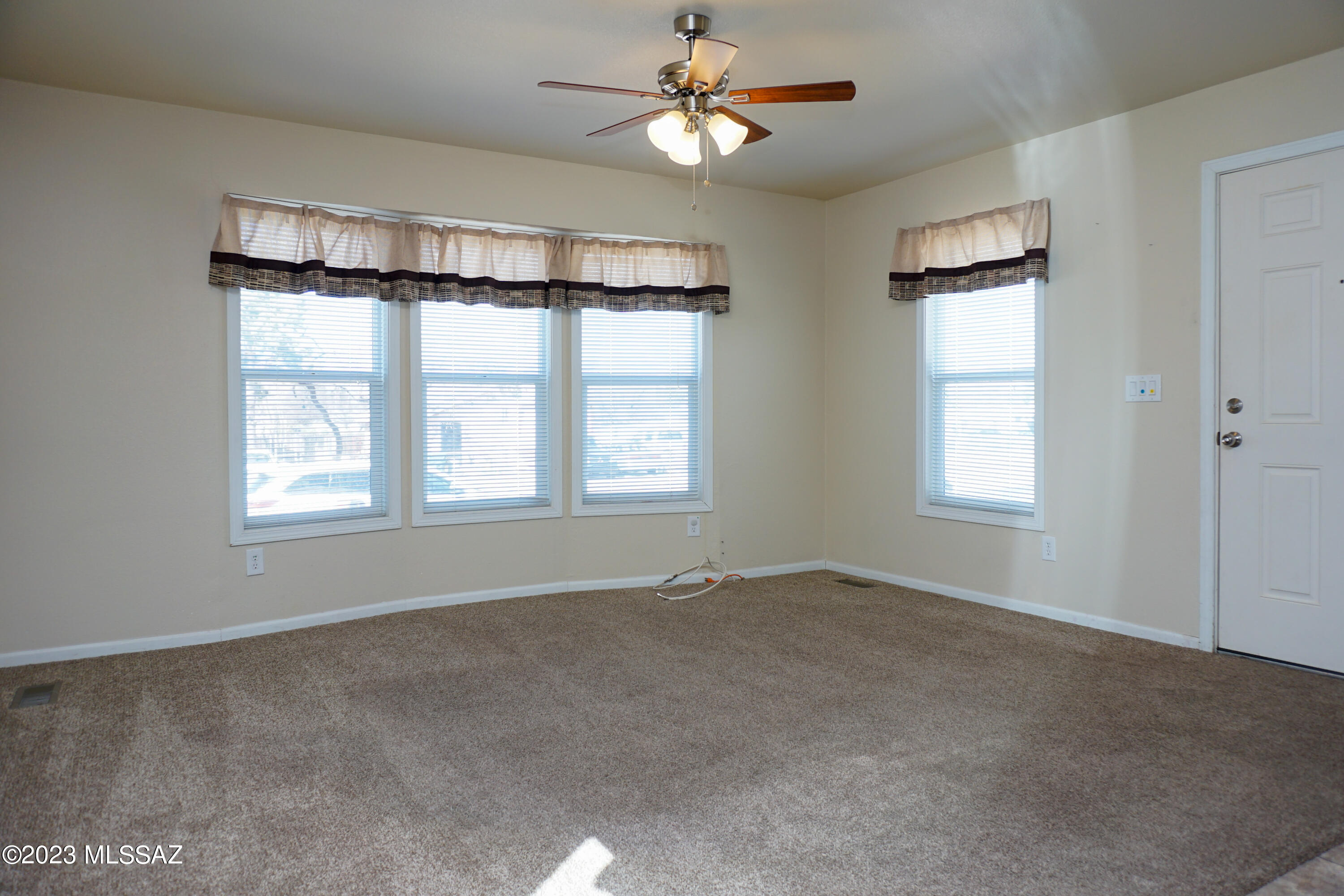 ATTENTION....INVESTORS.....FIRST TIME HOME BUYERS....VACATION RENTAL ENTHUSIAST.... WINTER VISITORS or SECOND HOME ..... THIS SUPER CUTE ''MOVE IN READY'' home is PERFECT at a great price. Great room open space floor plan with tons of storage inside and out. Large lot for parking your RV or your Big Recreational Toys. Located conveniently close to Fort Huachuca and Highway 90 for commuting. Don't miss this one PRICED TO SELL QUICK!