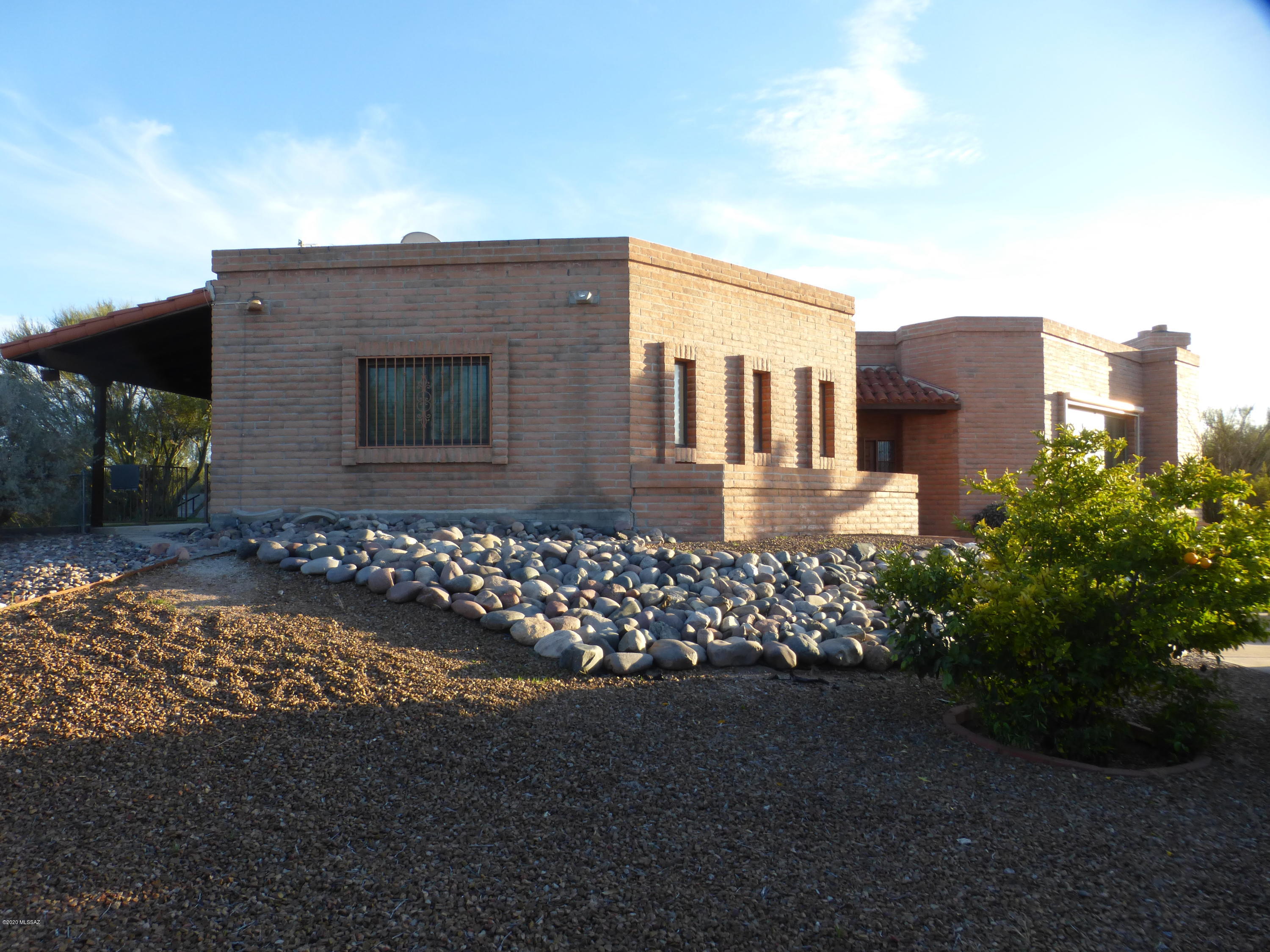Beautiful 2,994 sf 3 bed/3 bath hilltop home on 1.21 acres, with incredible views of the Catalina and Rincon Mountains!!!  Enjoy the breathtaking views of the Catalinas from the spacious great room and kitchen, and of the Rincons from the secluded back patio. Great room has wood beam ceilings, fireplace and wet bar.  Bonuses include private guest quarters with a separate entrance, as well as a BONUS room with built in shelving that is perfect for a craft room, playroom, or workshop/garage.  Both ''bonus areas'' have their own heating and cooling.  Come see this unique east side home and make it yours!