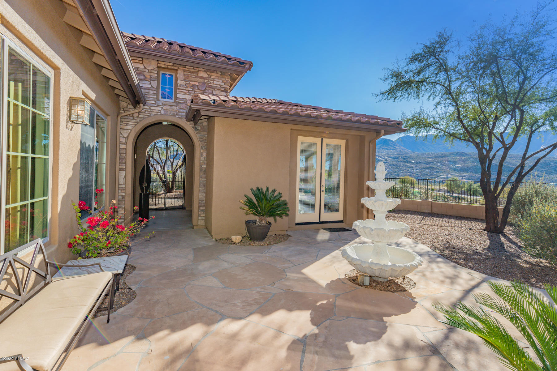 Come enjoy the good life, high atop the Preserve at Saddlebrooke's PREMIER Ridgetop VIEW LOT.  You'll love the Panoramic views from every corner of this private (shielded from years of future Saddlebrooke deveopment) end of the street/ridge .33 Acre Cul-de-Sac Lot. Popular ''Sonoran'' Floorplan w/ spacious Guest Casita. Open layout full of windows & natural light. Amazing Master suite w/ Spa-like Master bathroom. NEWLY ADDED: Stainless Steel GE Profile Appliances, Upgraded Carpet, Water Heater, Water Softener, 290 ' of Wrought Iron fencing, irrigation system + 35 plants, trees & shrubs. Location, Location, Location....Lot Premium for this incredible property was $450,000! Also, this property is 3 minute drive to the Preserve's gorgeous Clubhouse, Tennis/Pickleball Courts & Driving Range.