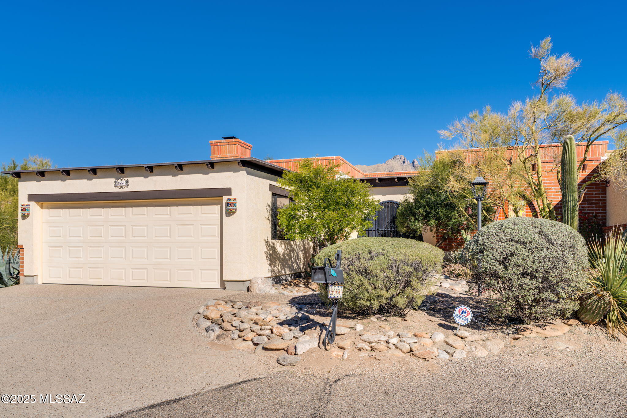 The word spectacular comes to mind with this reimagined 2 bed 2 ba townhome superbly located in a private setting/corner lot near Campbell/Skyline and La Encantada.
New polished concrete floors (2/25) throughout, great room has fireplace and  space for dining, built-ins for storage, cozy primary bedroom with attached flexible space for office or yoga, upgraded Viking appliances in kitchen, both bathrooms are gorgeously redone. New roof 6/24 ,interior paint (1/25). Backyard sanctuary with fountain and built-in BBQ. Community pool and spa literally steps out your back gate. This is a rare find, won't last long!