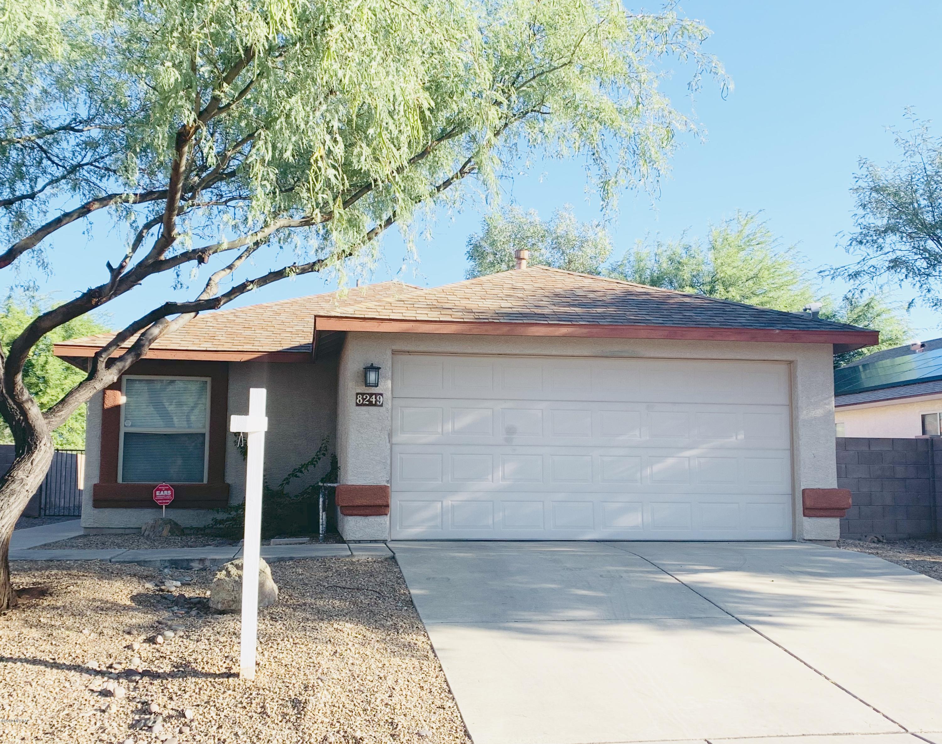 Seller will consider and counter offers between $185,000 and $190,000. Don't miss this beautiful home with tile throughout. Move in ready 2 bed 2 bath with a den with an open floor plan and large yard in highly desired East side neighborhood.  All Stainless Steel kitchen appliances plus washer and dryer included!  Hurry and see it today before it is gone!!