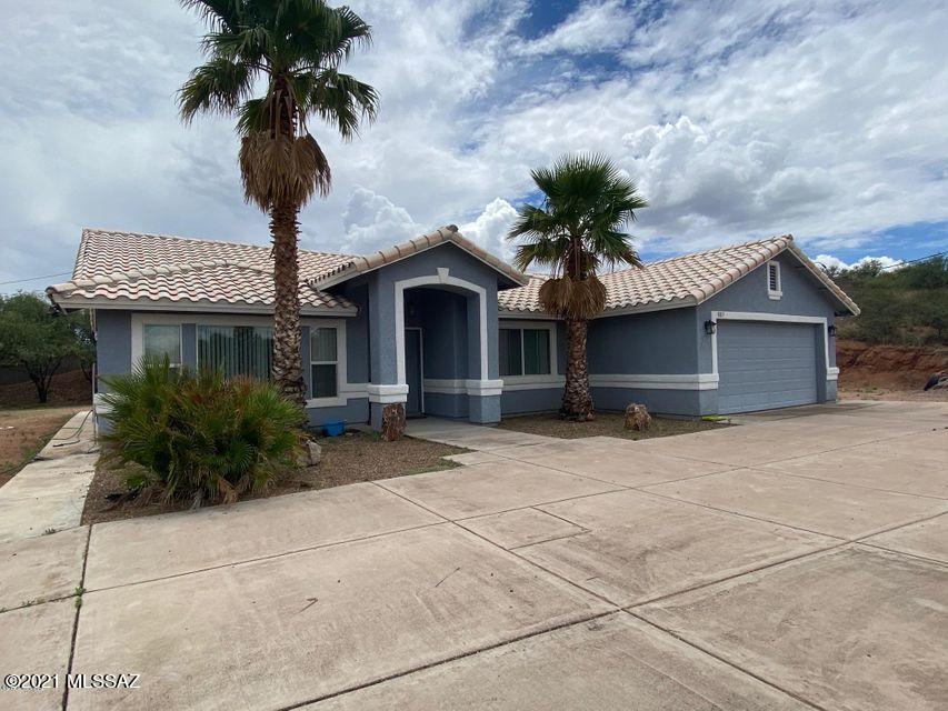 Nice, cozy home with beautiful views located on Exit 12. Three bedrooms, two bathrooms, high vaulted ceiling on living area and kitchen. Top of the hill lot. Concrete circular driveway.