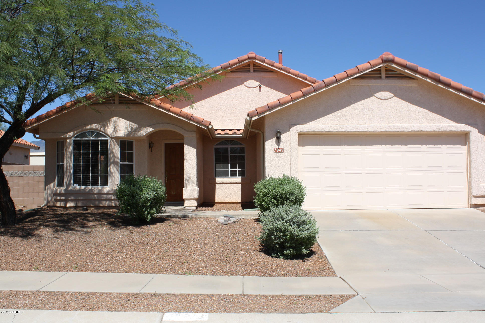This 3BD/2BA + den home is located in the desirable Seneca Terrace II neighborhood. Spacious, open kitchen, large master suite with garden tub and laundry room with washer and dryer.  Two car garage, large backyard with beautiful mountain views.