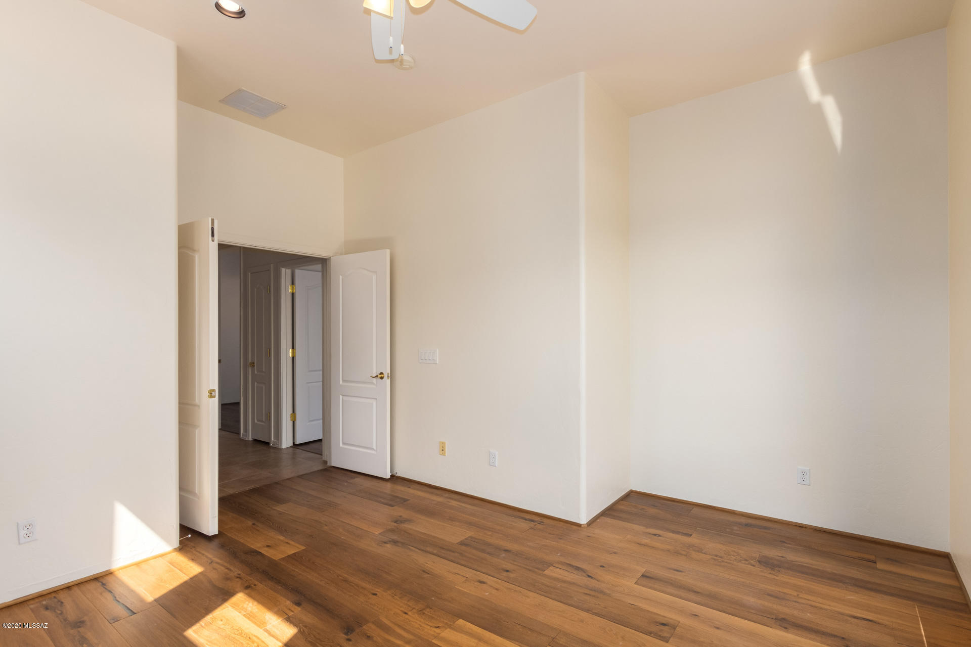 Mira Vista (1-60) - Residential