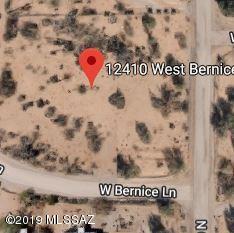 Vacant lot in a quiet community out of town.   Buyer and buyer's agent to verify all utilities.