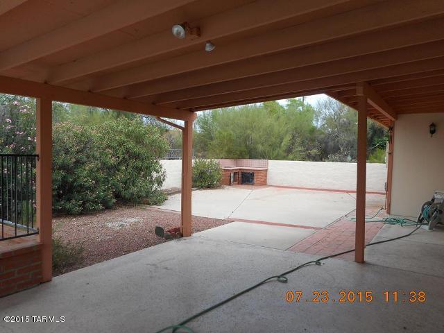 This home sits on a full acre of beauty in the North Foothills area.  This home is luxurious with the gourmet kitchen, plush carpet, unique stone fireplace, and gorgeous views of the desert and mountains!  This home has enough space for anyone in the family.  In the summer cool off by taking a dip in your sparkling pool, or spend some time outdoors barbequing.  The foothills area has lots to offer with shopping, schools and more!  Don’t miss out making this home your own. The refrigerator is included.  It can be rented for 12 months or longer.
