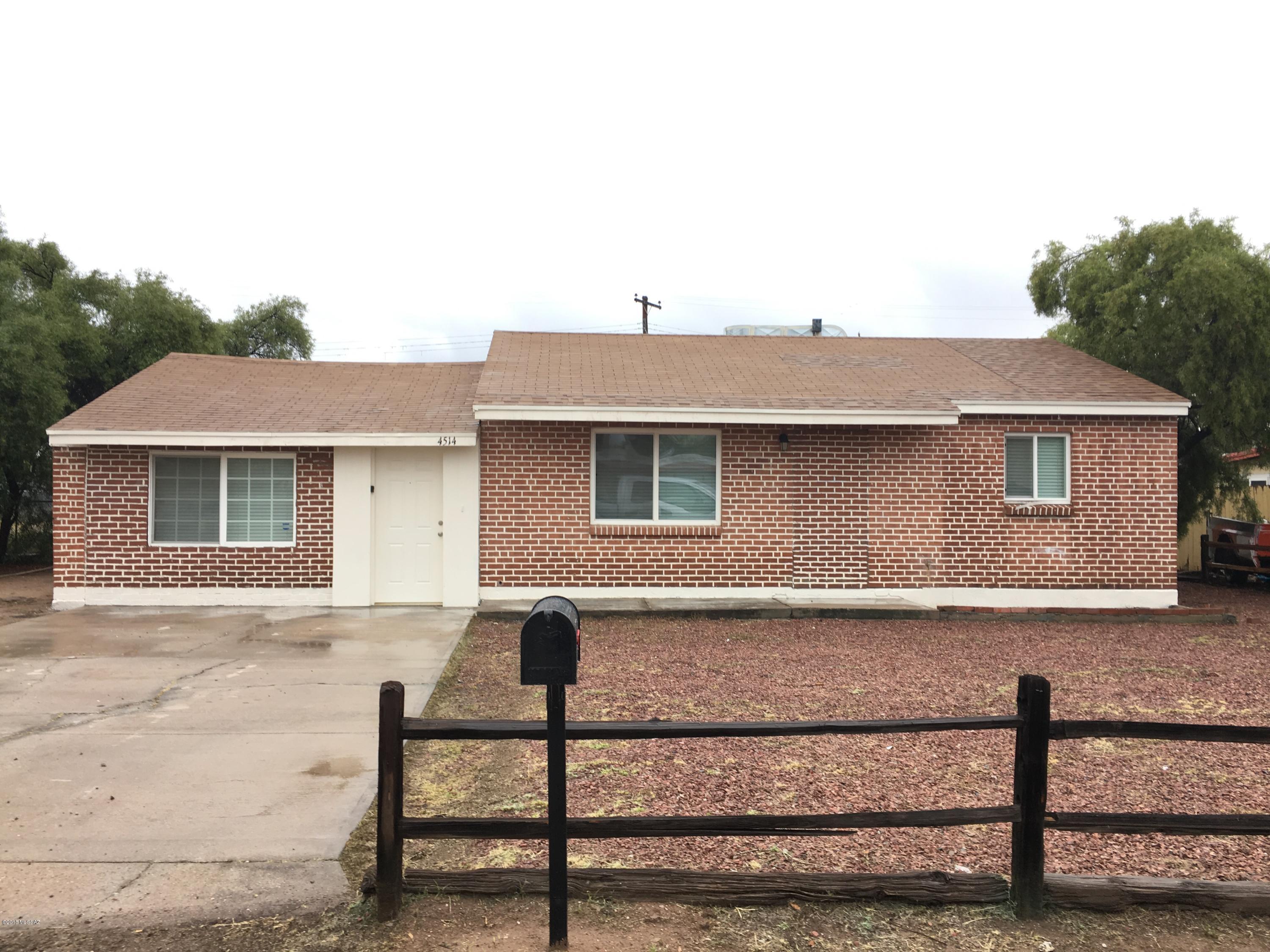 Check out this red brick, ranch style 3 bedroom 1 bath remodeled home with updated fixtures and lighting, all painted in a neutral shade of gray!  Beautiful tile in the living areas, carpet in the bedrooms, granite counter tops in the kitchen, & a huge covered patio out back! **This one's pet-friendly**This house located at 4514 E Juarez St in Tucson is ready for you to make it your new home!

# of Pets Allowed: 4 Wt Limit: 300 lbs total for all pets. Breed Restricts Apply. Nonrefund Pet Fee Per Pet: $200 for individ pet wt of 100 lbs or less. $250 for individ pet wt of 101 lbs-120 lbs.