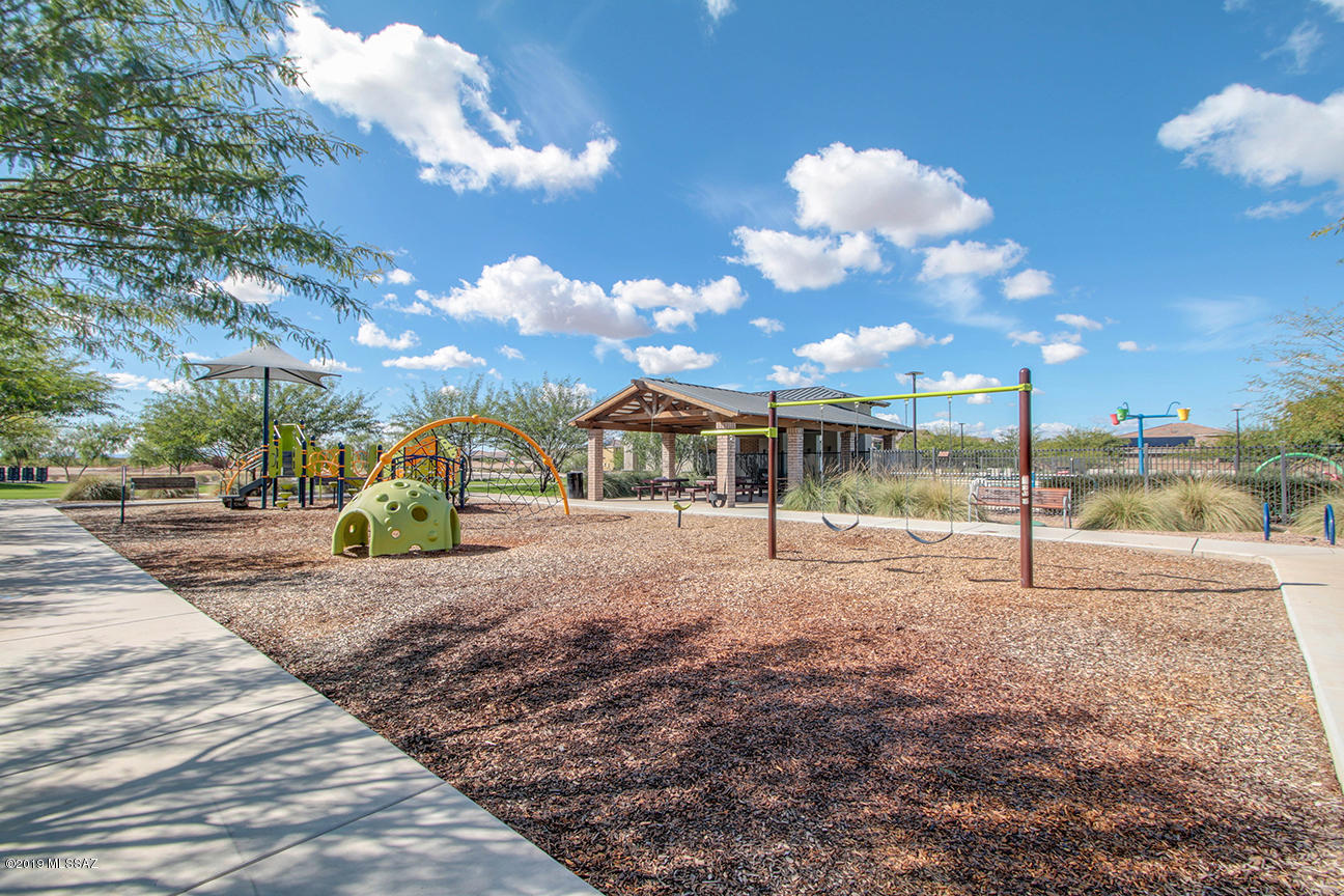La Estancia De Tucson (1-330) - Residential Lease